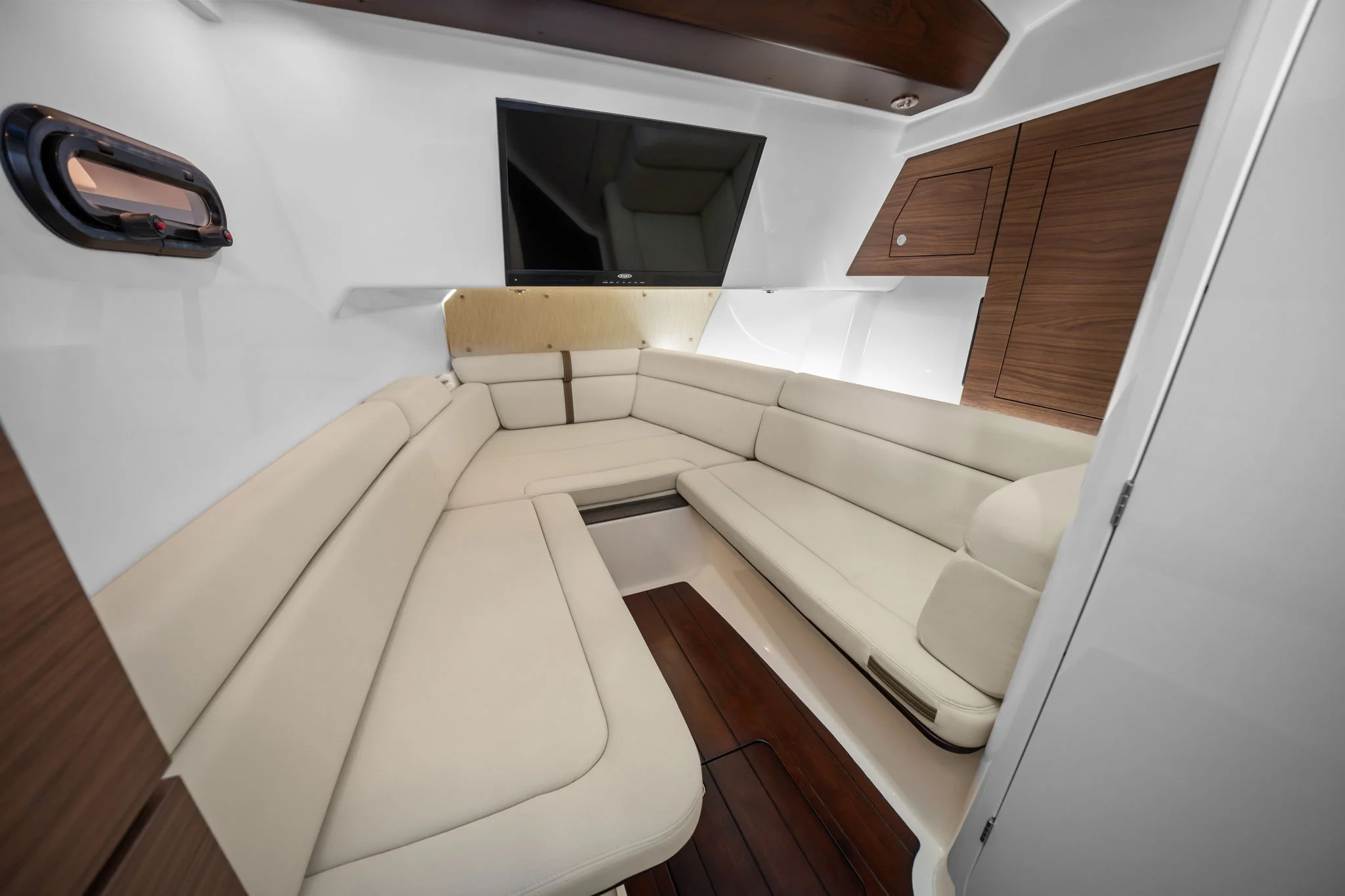 2022 Boston Whaler 350 REALM Image Thumbnail #32