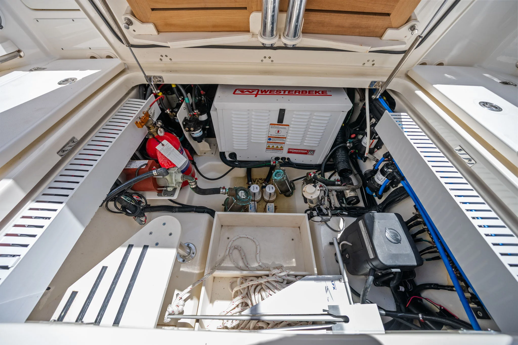 2022 Boston Whaler 350 REALM Image Thumbnail #22