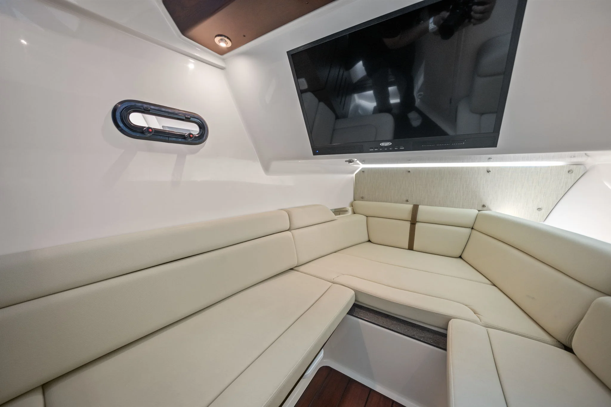 2022 Boston Whaler 350 REALM Image Thumbnail #34