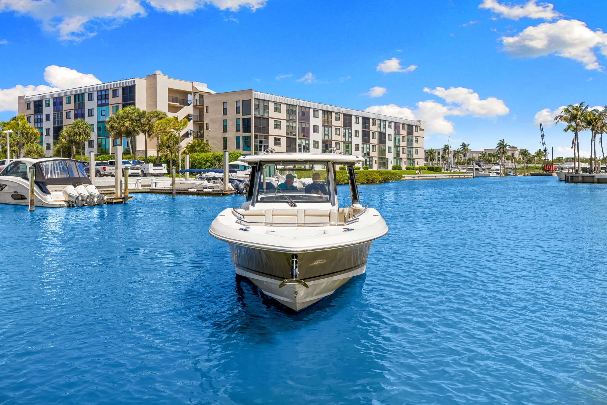 2022 Boston Whaler 350 REALM Image Thumbnail #1