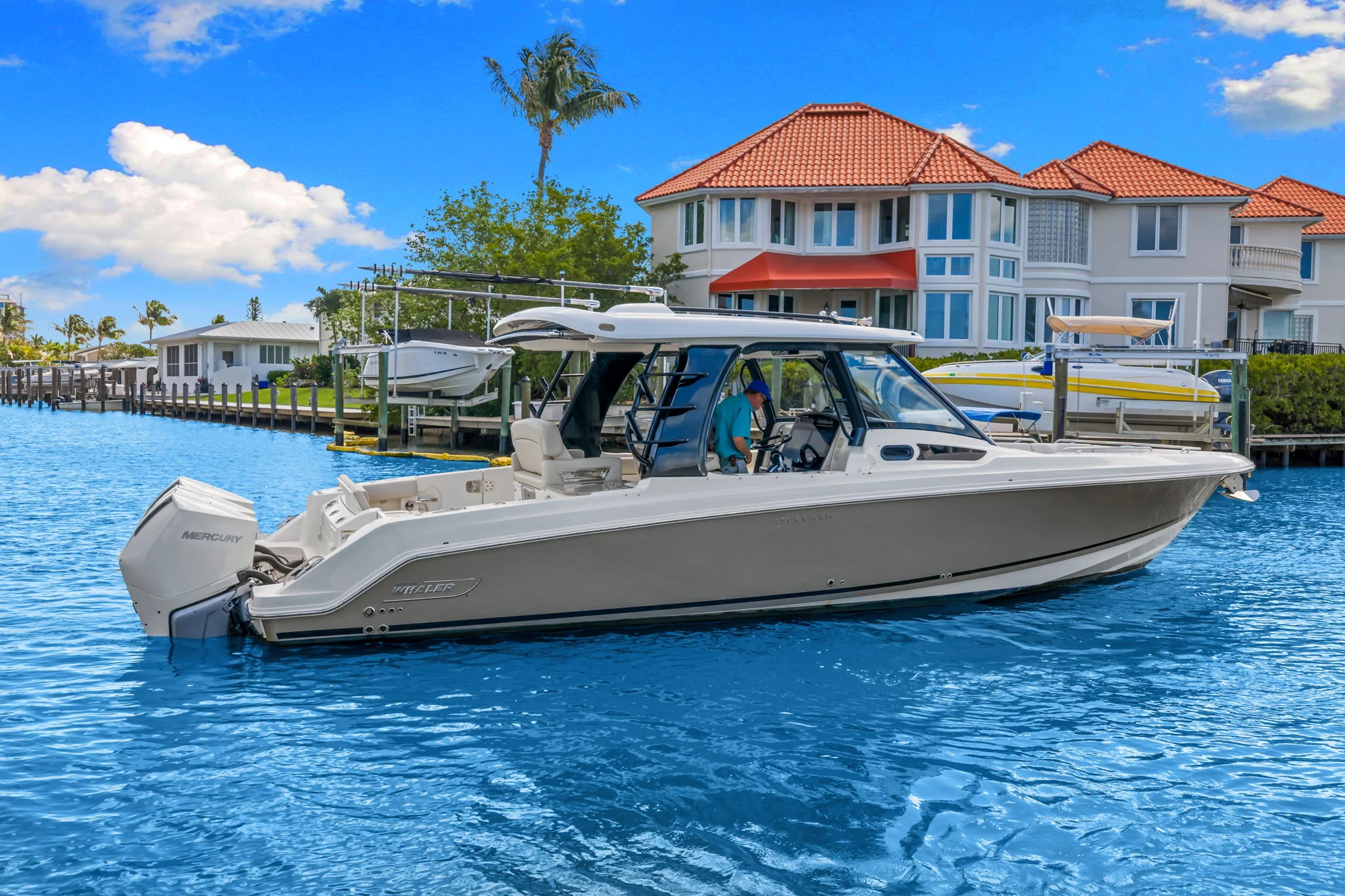 2022 Boston Whaler 350 REALM Image Thumbnail #3