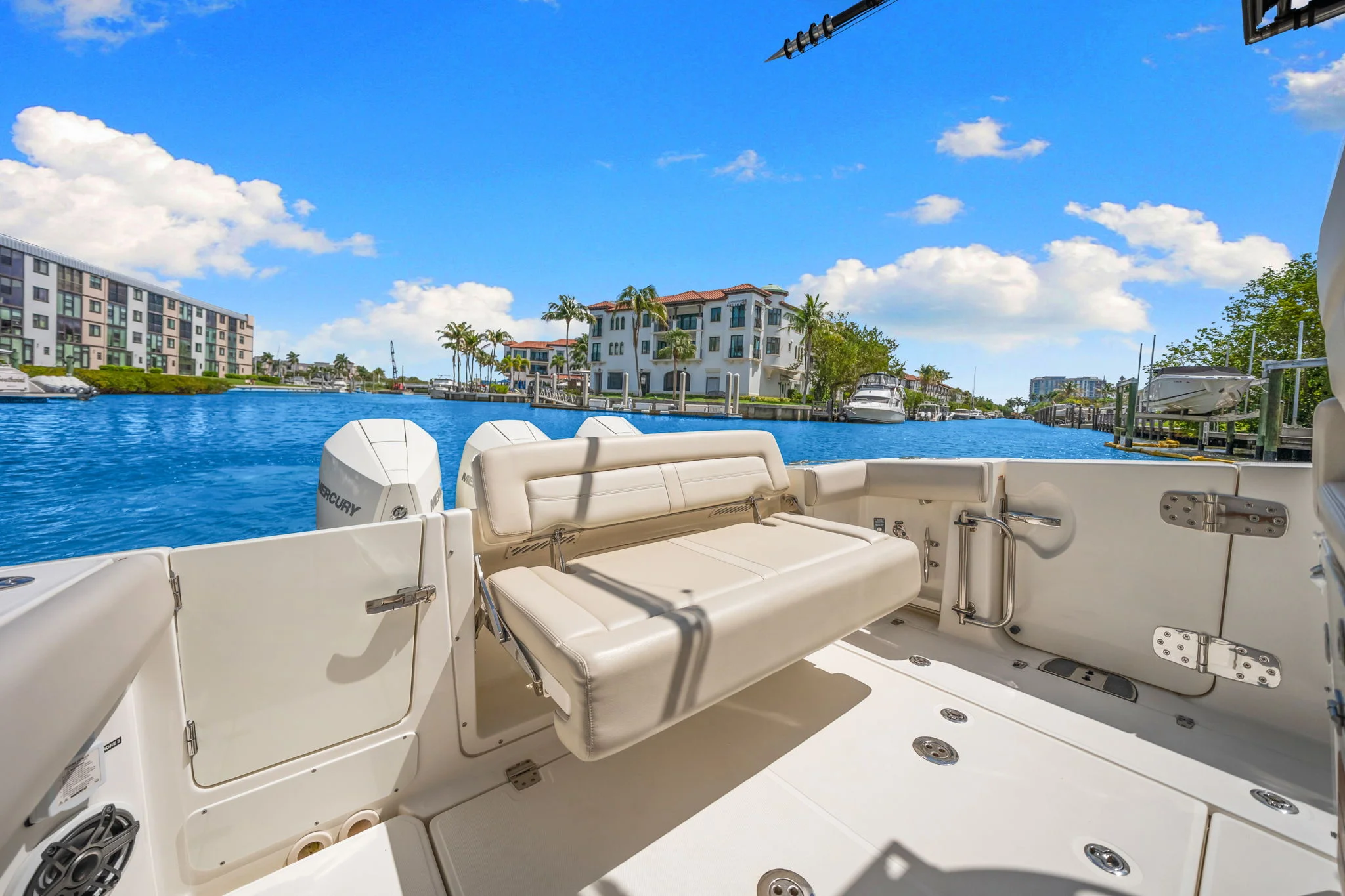 2022 Boston Whaler 350 REALM Image Thumbnail #16