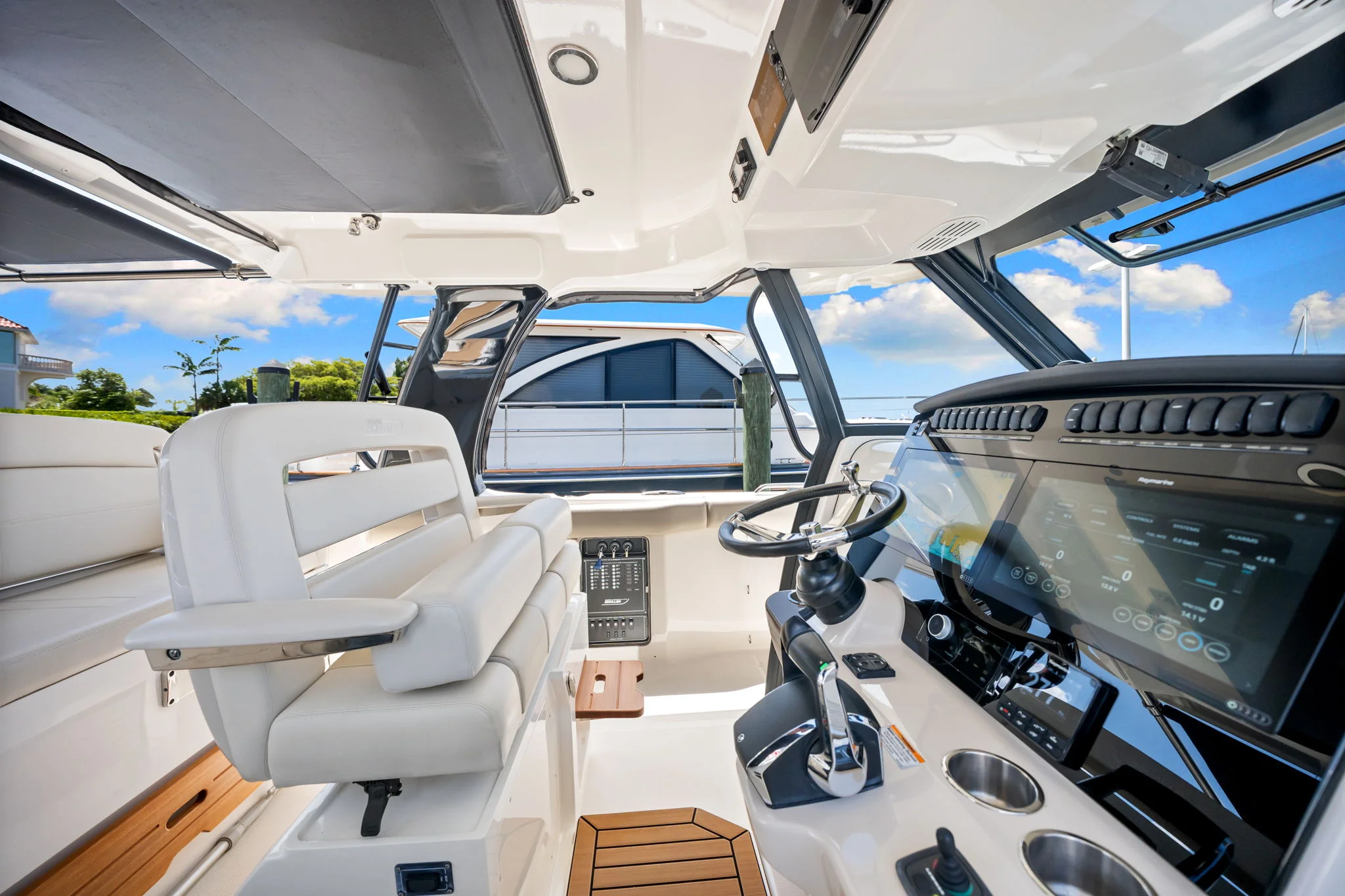 2022 Boston Whaler 350 REALM Image Thumbnail #27