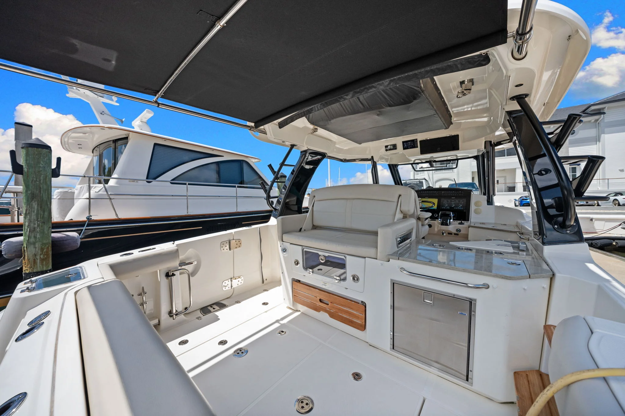 2022 Boston Whaler 350 REALM Image Thumbnail #17