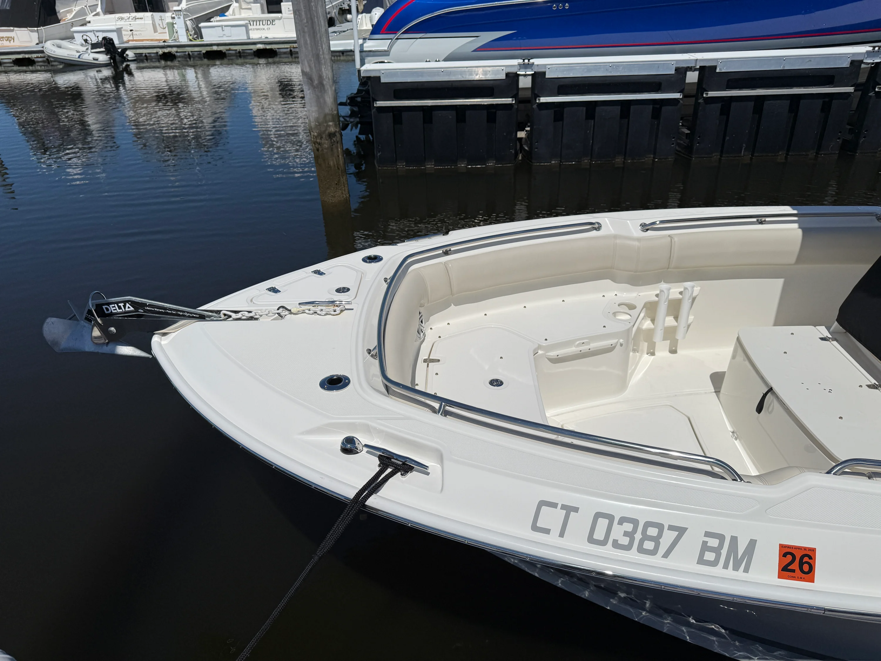 2024 Boston Whaler 230 OUTRAGE Image Thumbnail #8