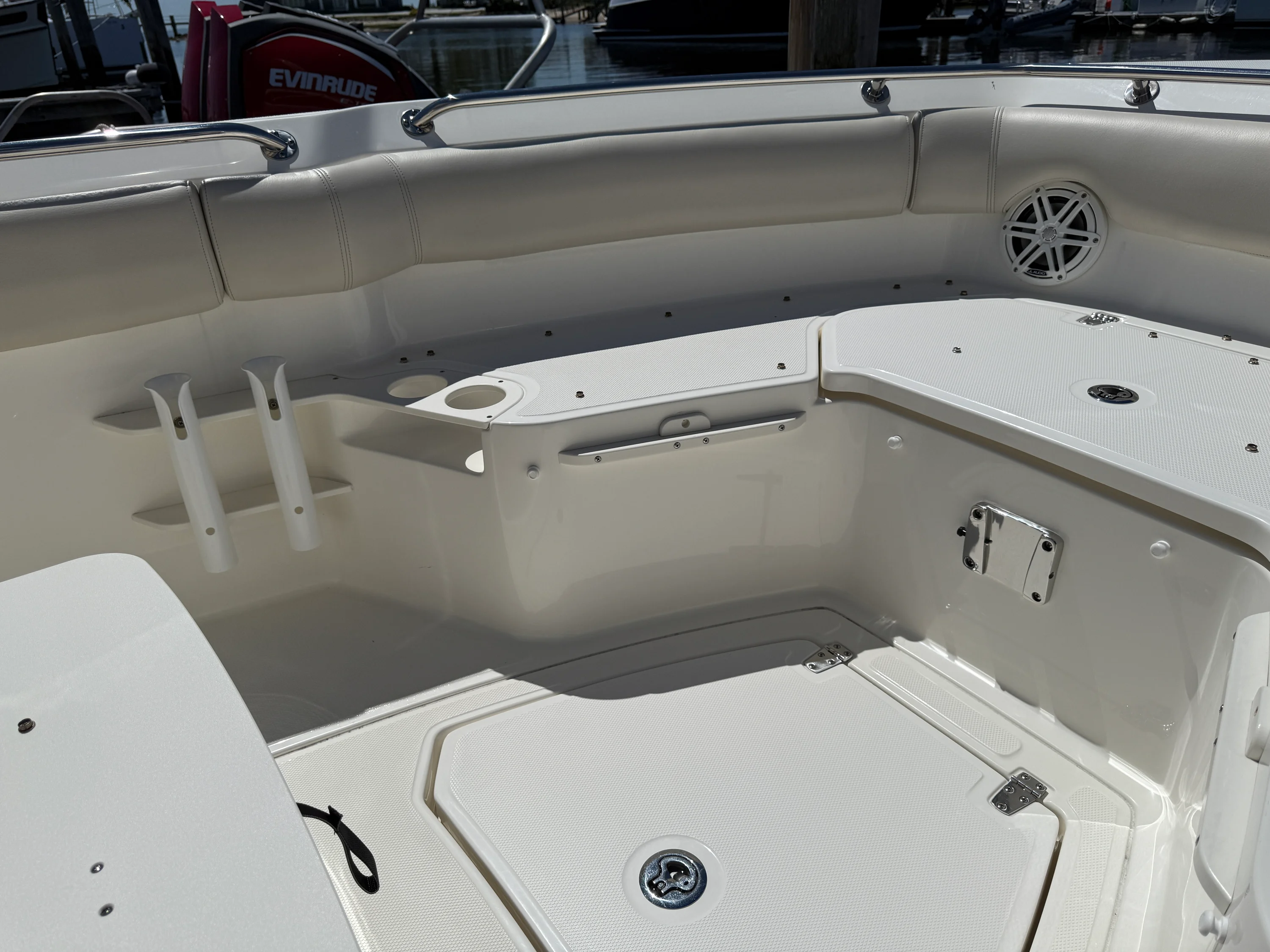 2024 Boston Whaler 230 OUTRAGE Image Thumbnail #14