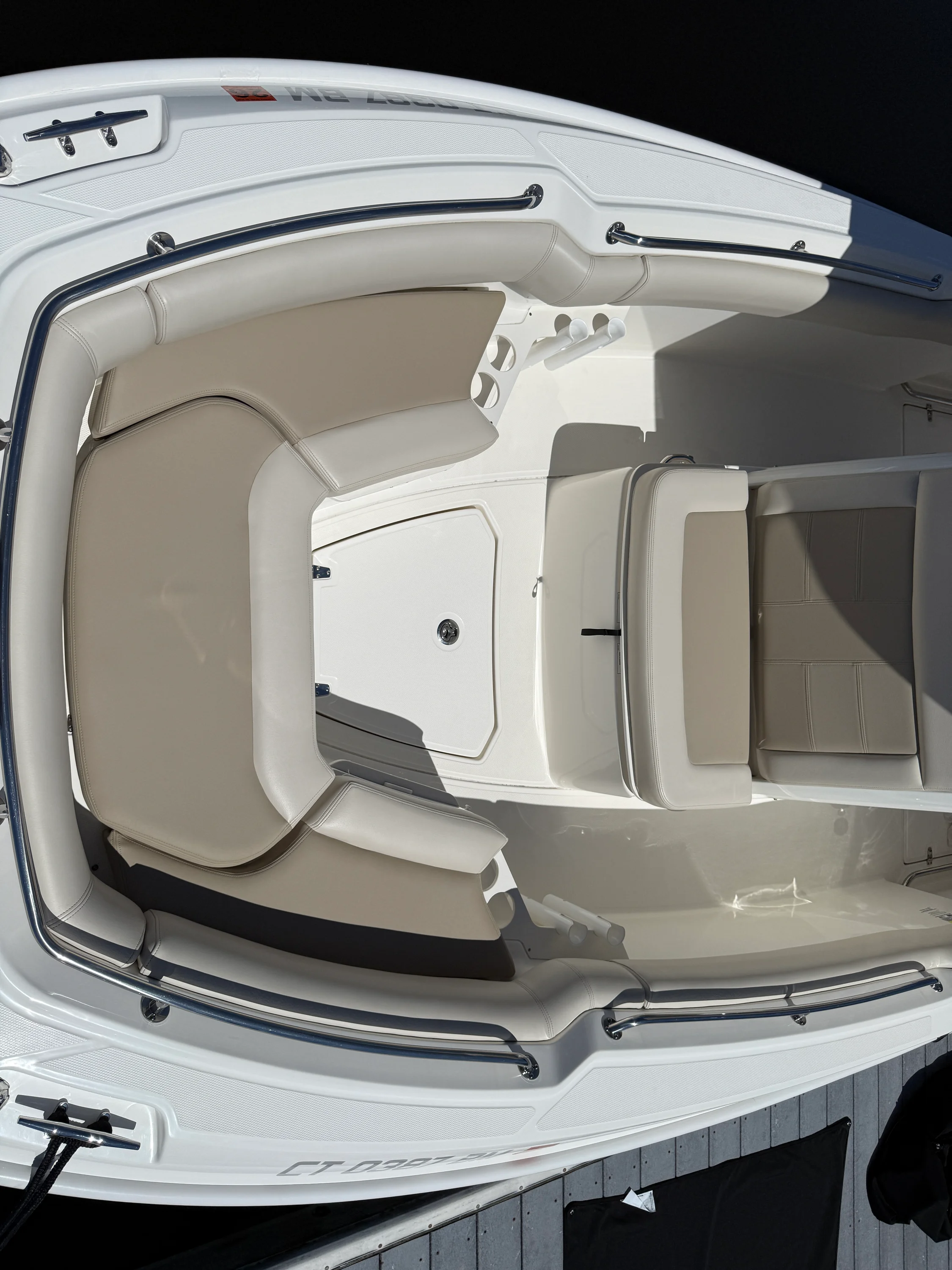 2024 Boston Whaler 230 OUTRAGE Image Thumbnail #15