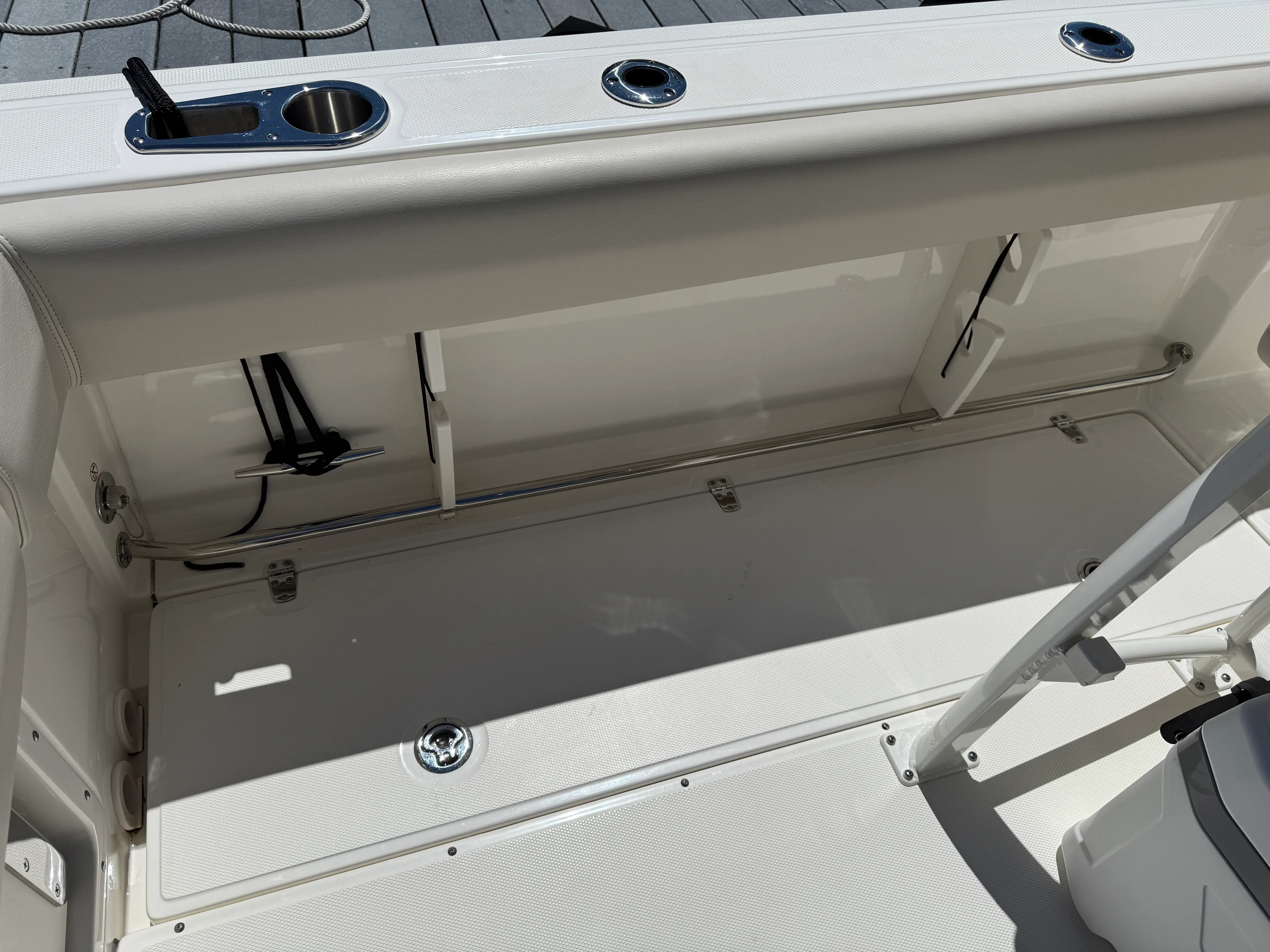 2024 Boston Whaler 230 OUTRAGE Image Thumbnail #34