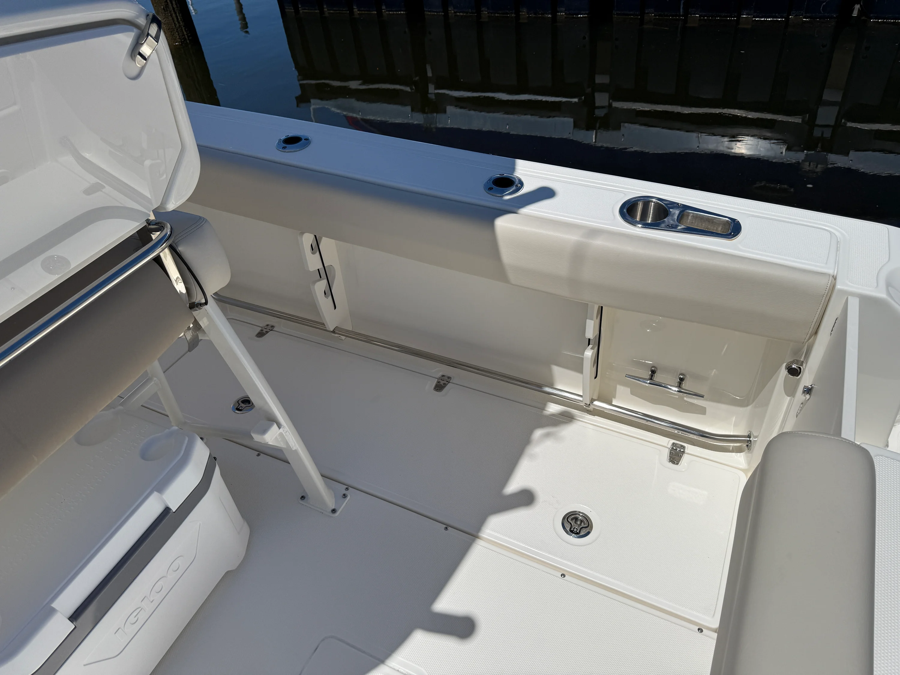 2024 Boston Whaler 230 OUTRAGE Image Thumbnail #27