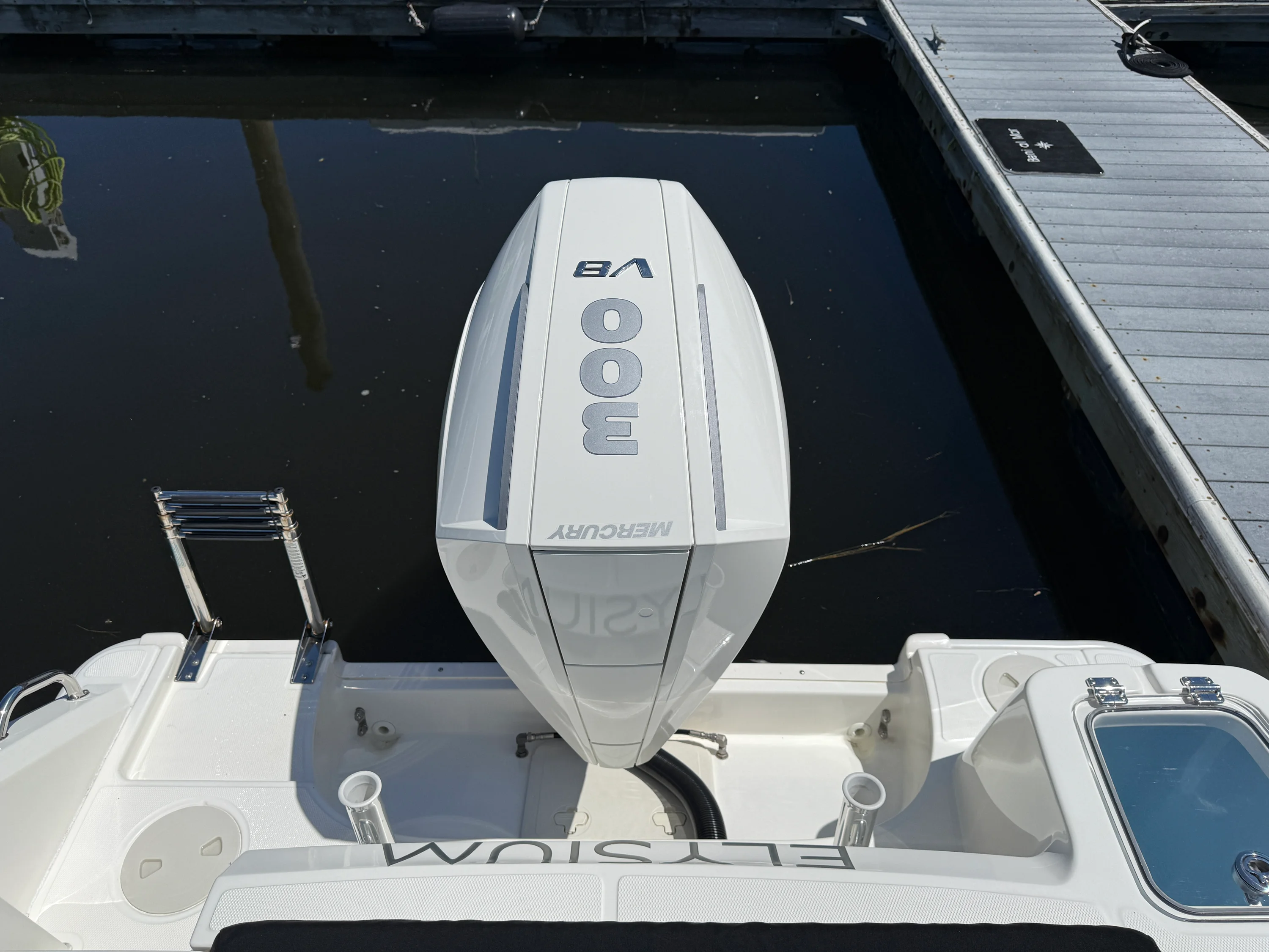 2024 Boston Whaler 230 OUTRAGE Image Thumbnail #7