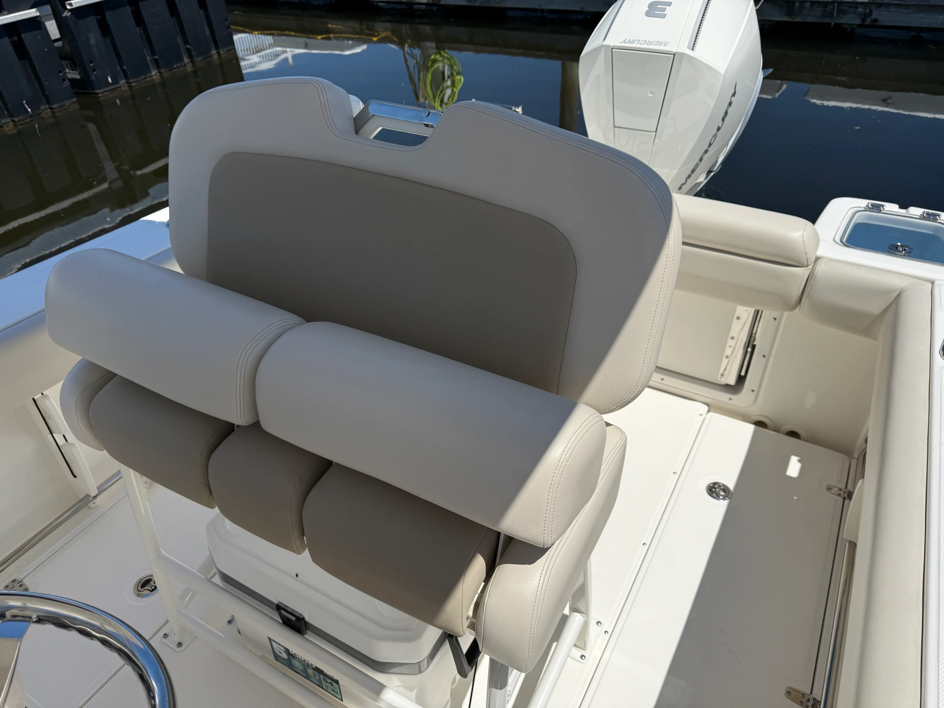 2024 Boston Whaler 230 OUTRAGE Image Thumbnail #25