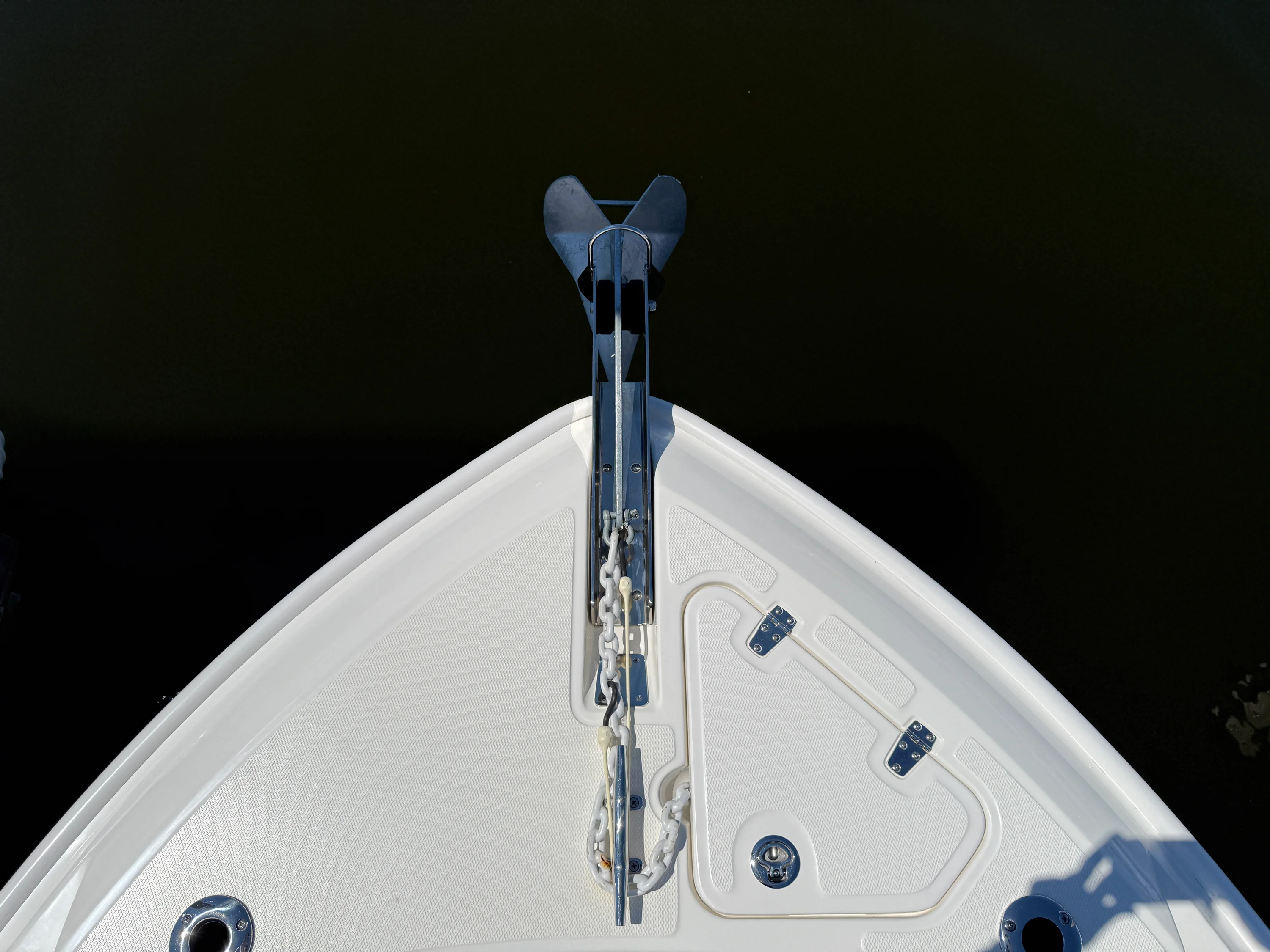 2024 Boston Whaler 230 OUTRAGE Image Thumbnail #9