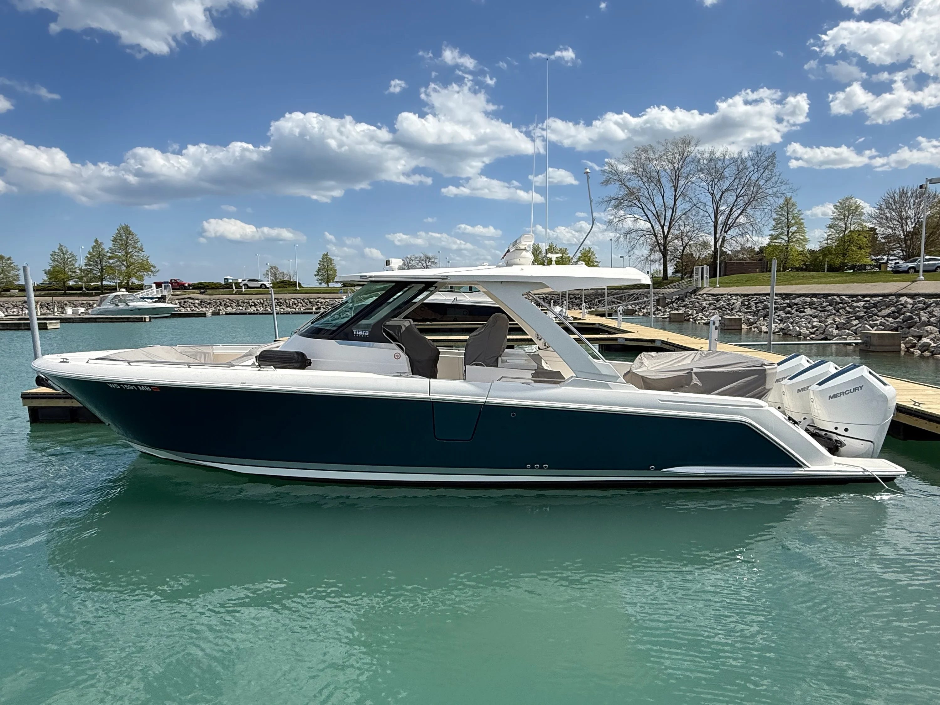 2024 Tiara Yachts 38LS Image Thumbnail #1