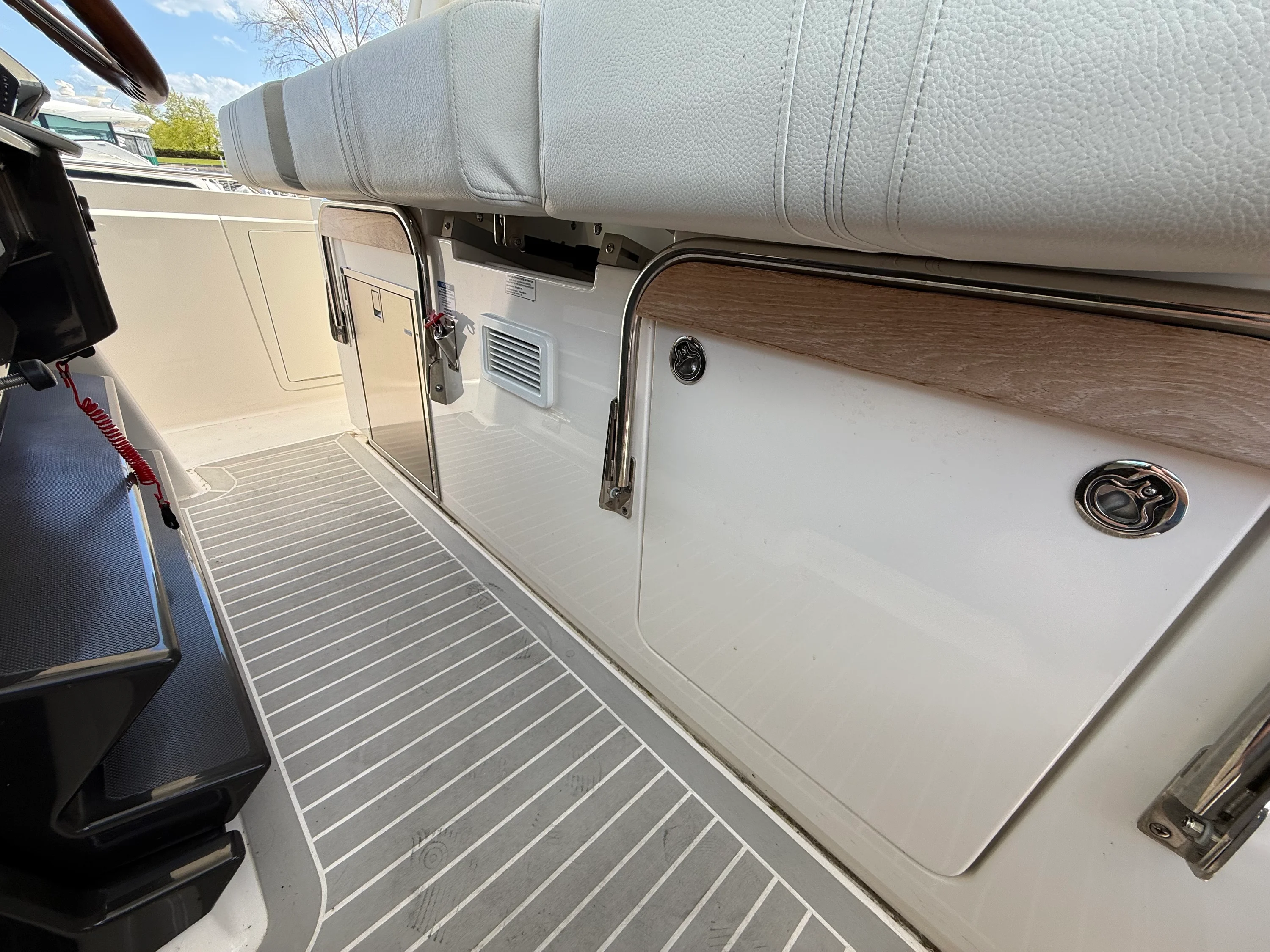 2024 Tiara Yachts 38LS Image Thumbnail #33