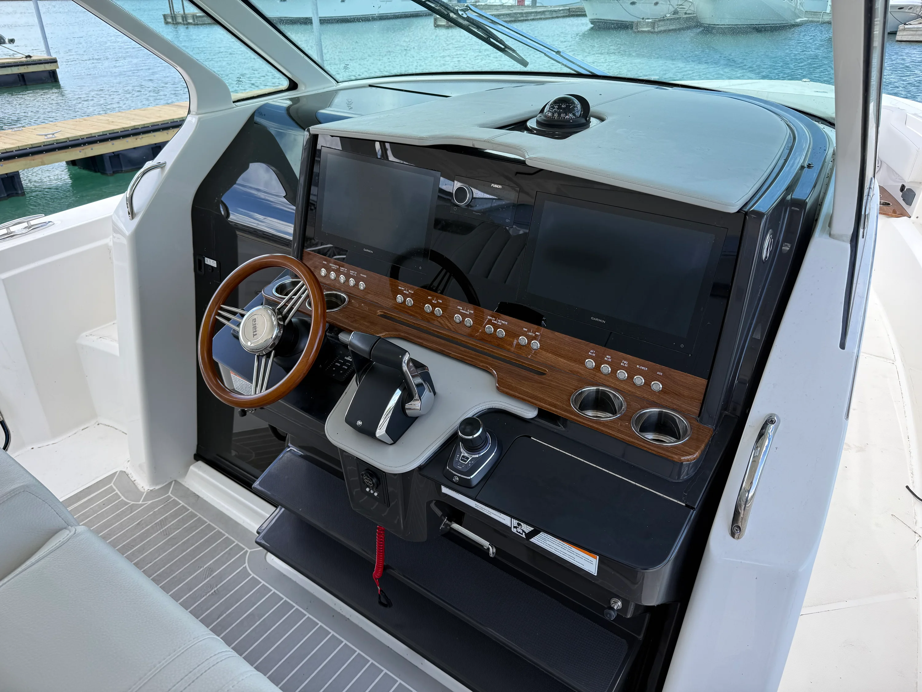 2024 Tiara Yachts 38LS Image Thumbnail #21