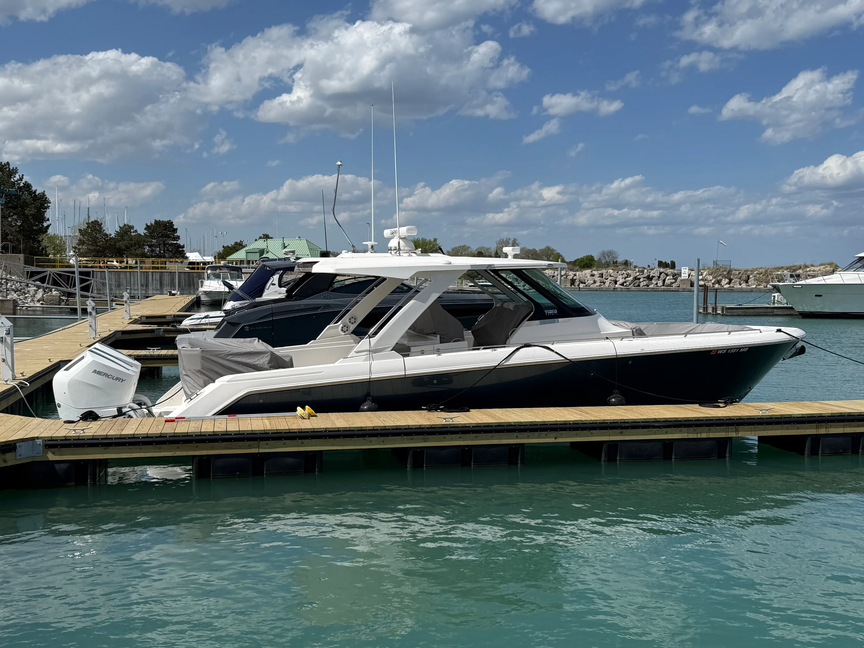 2024 Tiara Yachts 38LS Image Thumbnail #5