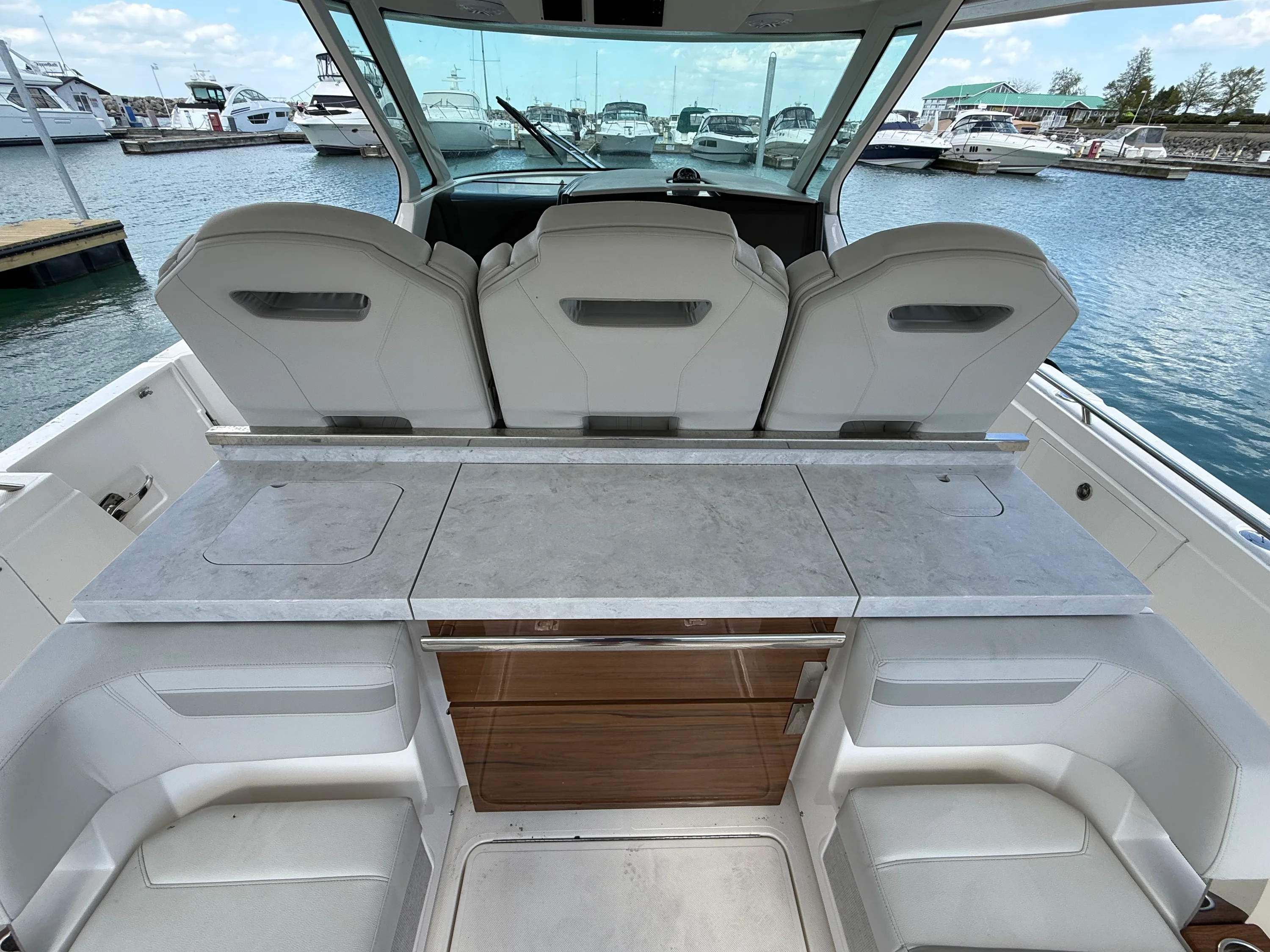 2024 Tiara Yachts 38LS Image Thumbnail #18