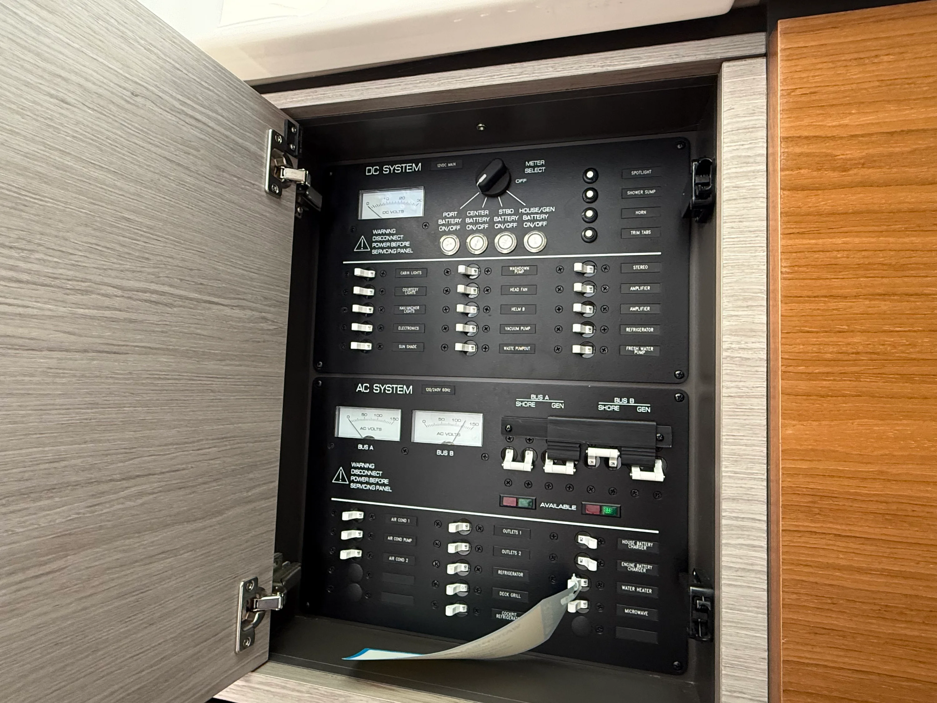 2024 Tiara Yachts 38LS Image Thumbnail #44