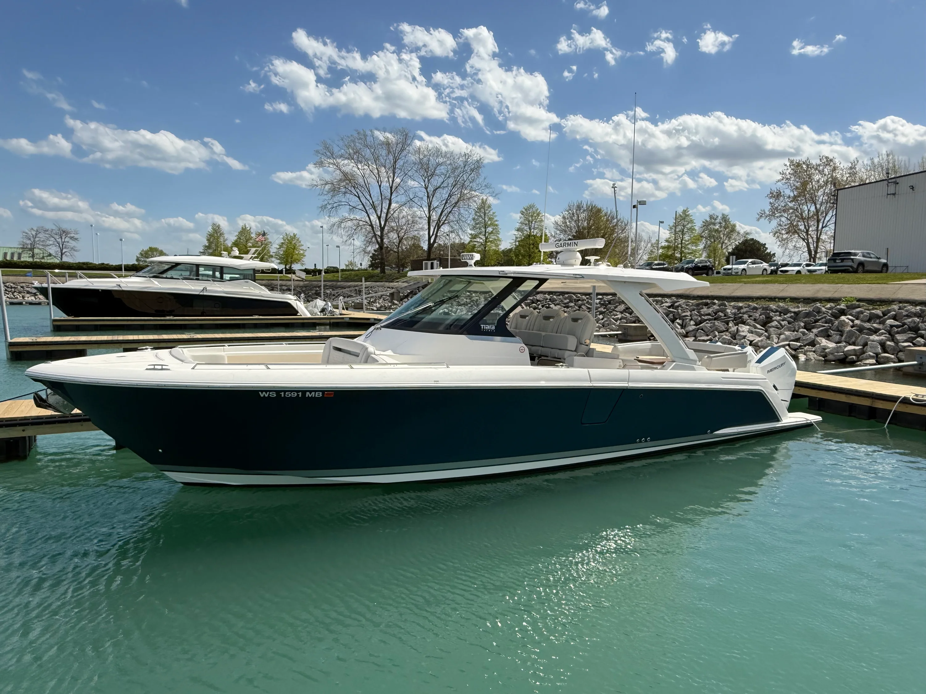 2024 Tiara Yachts 38LS Image Thumbnail #2