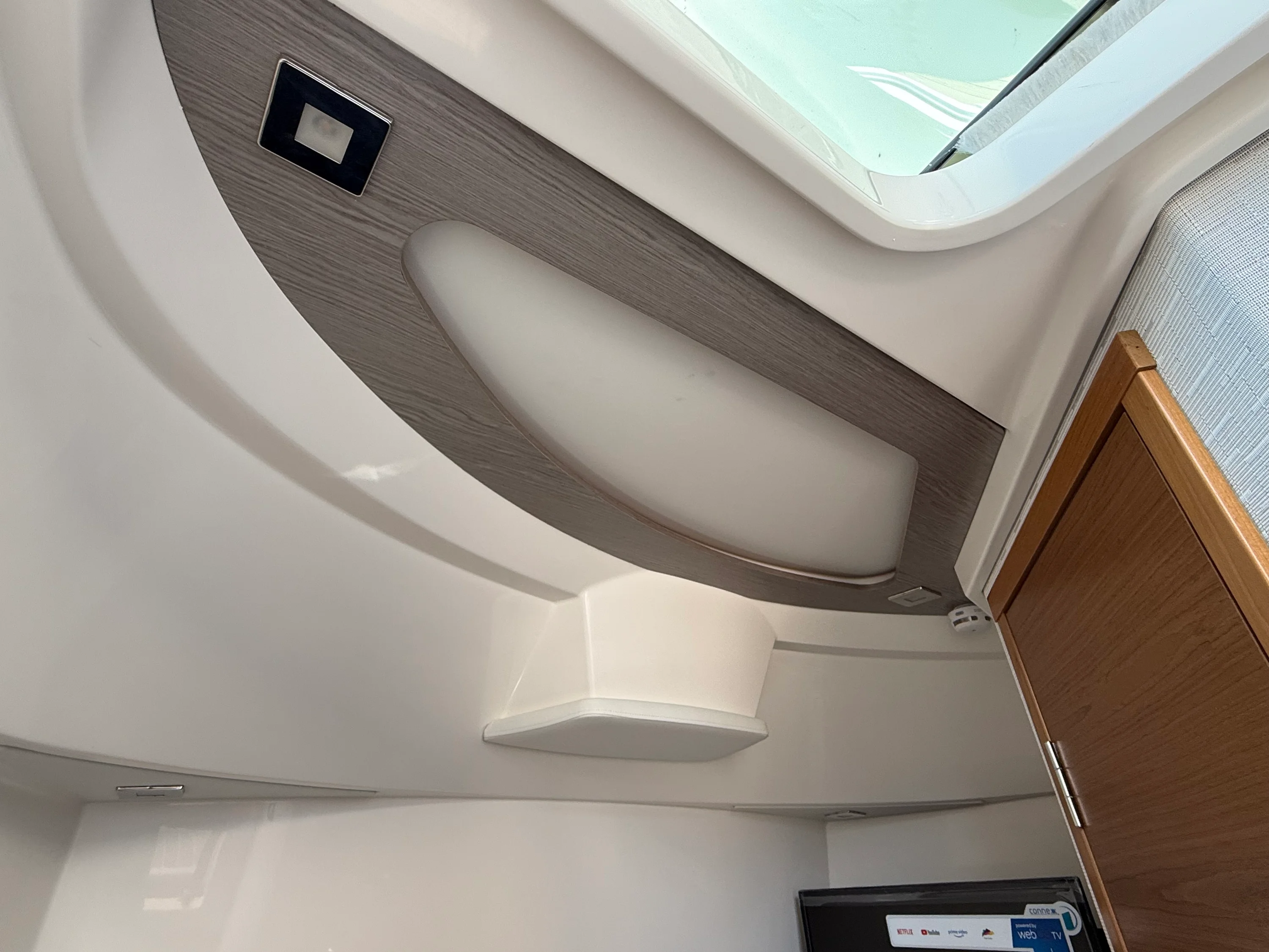 2024 Tiara Yachts 38LS Image Thumbnail #39