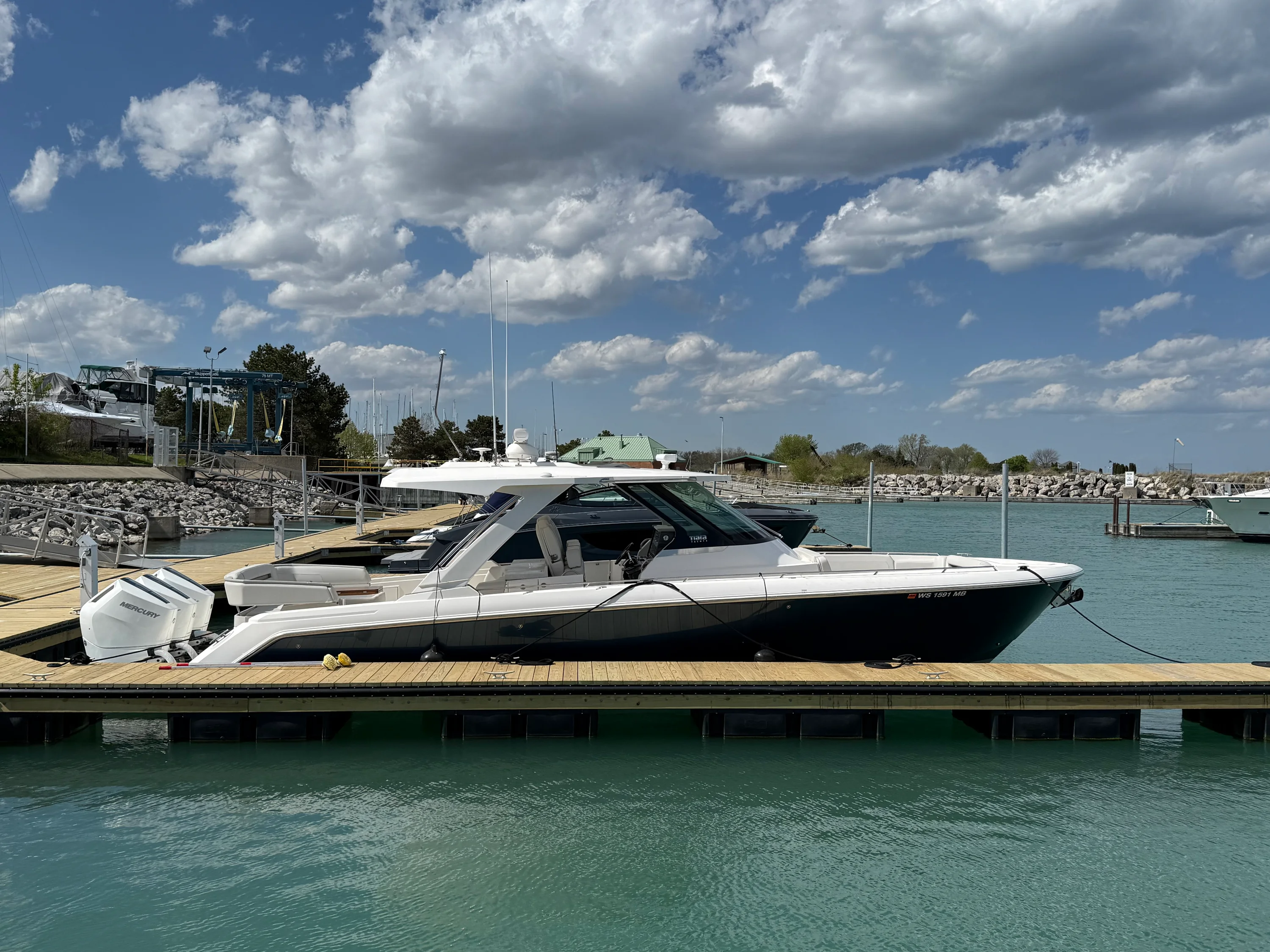 2024 Tiara Yachts 38LS Image Thumbnail #4