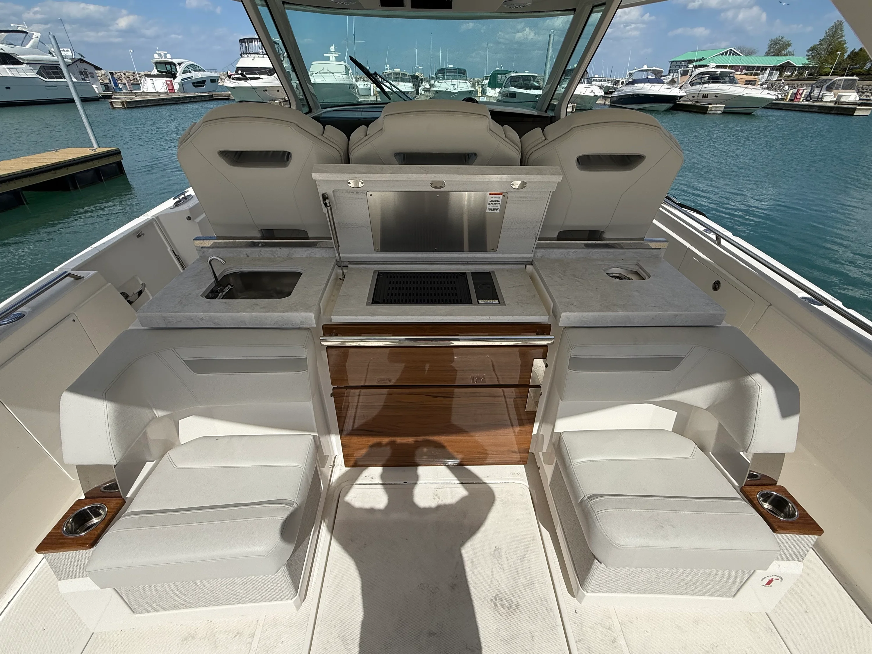 2024 Tiara Yachts 38LS Image Thumbnail #12