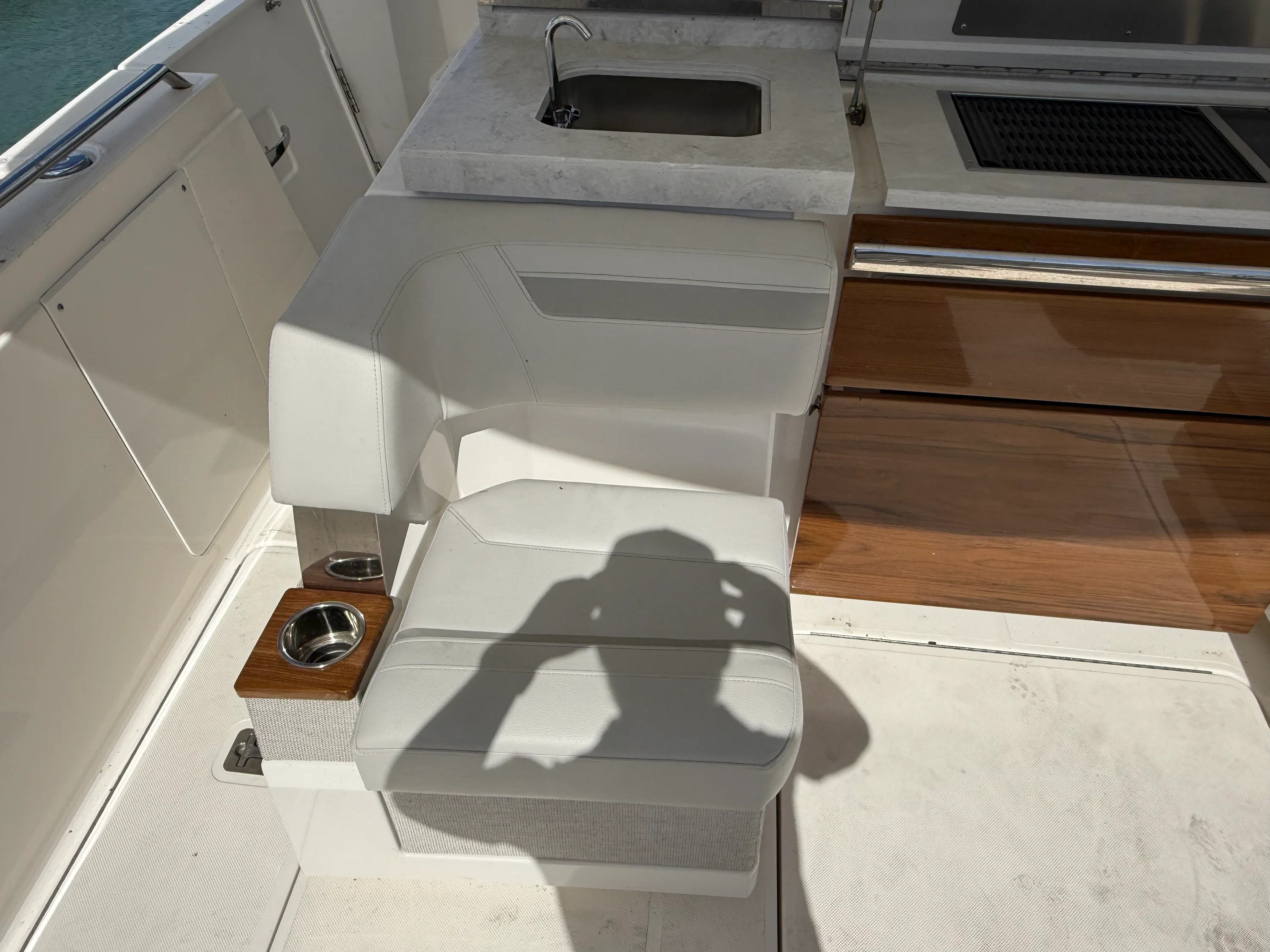 2024 Tiara Yachts 38LS Image Thumbnail #14