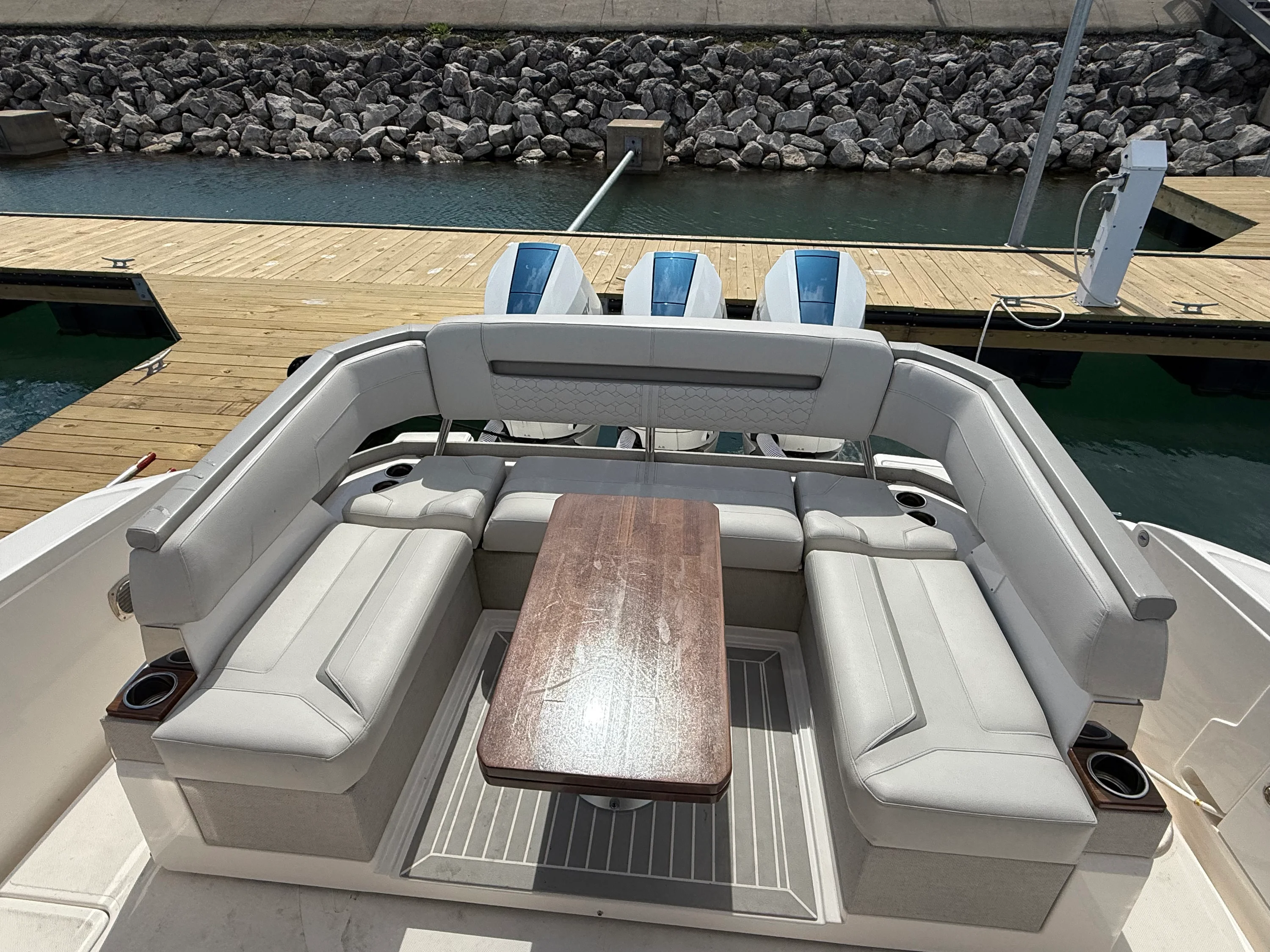2024 Tiara Yachts 38LS Image Thumbnail #9
