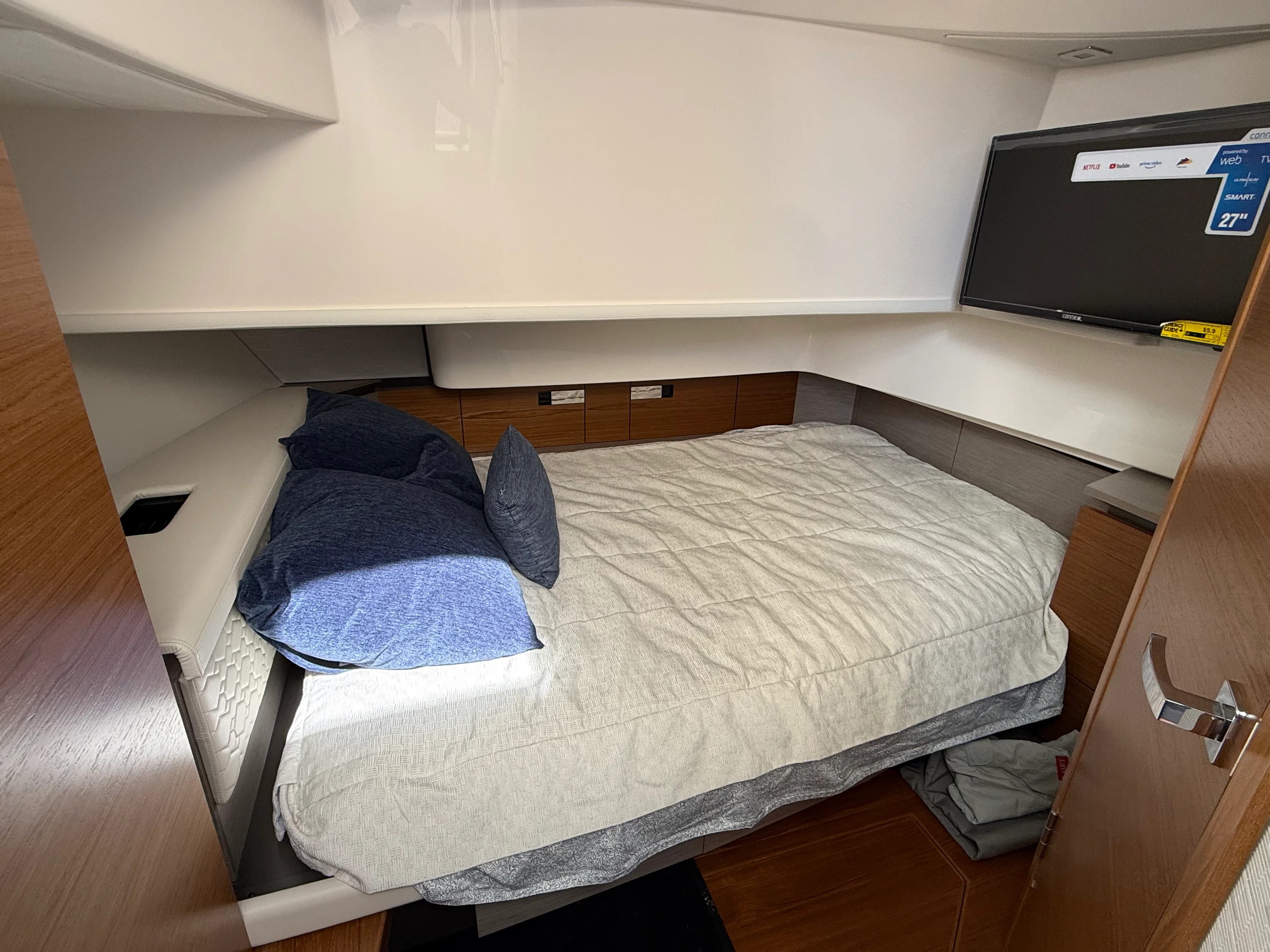 2024 Tiara Yachts 38LS Image Thumbnail #37