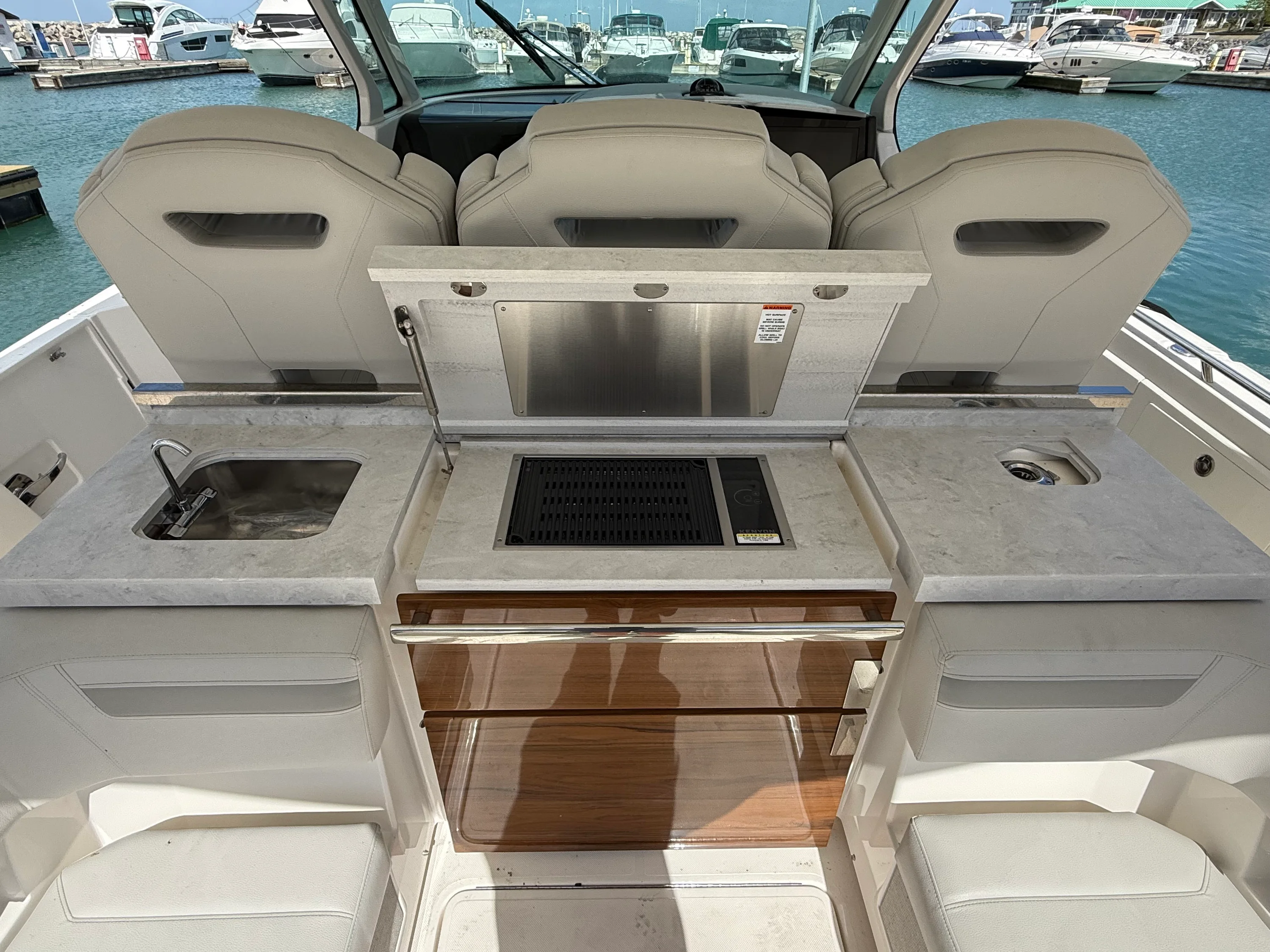 2024 Tiara Yachts 38LS Image Thumbnail #15