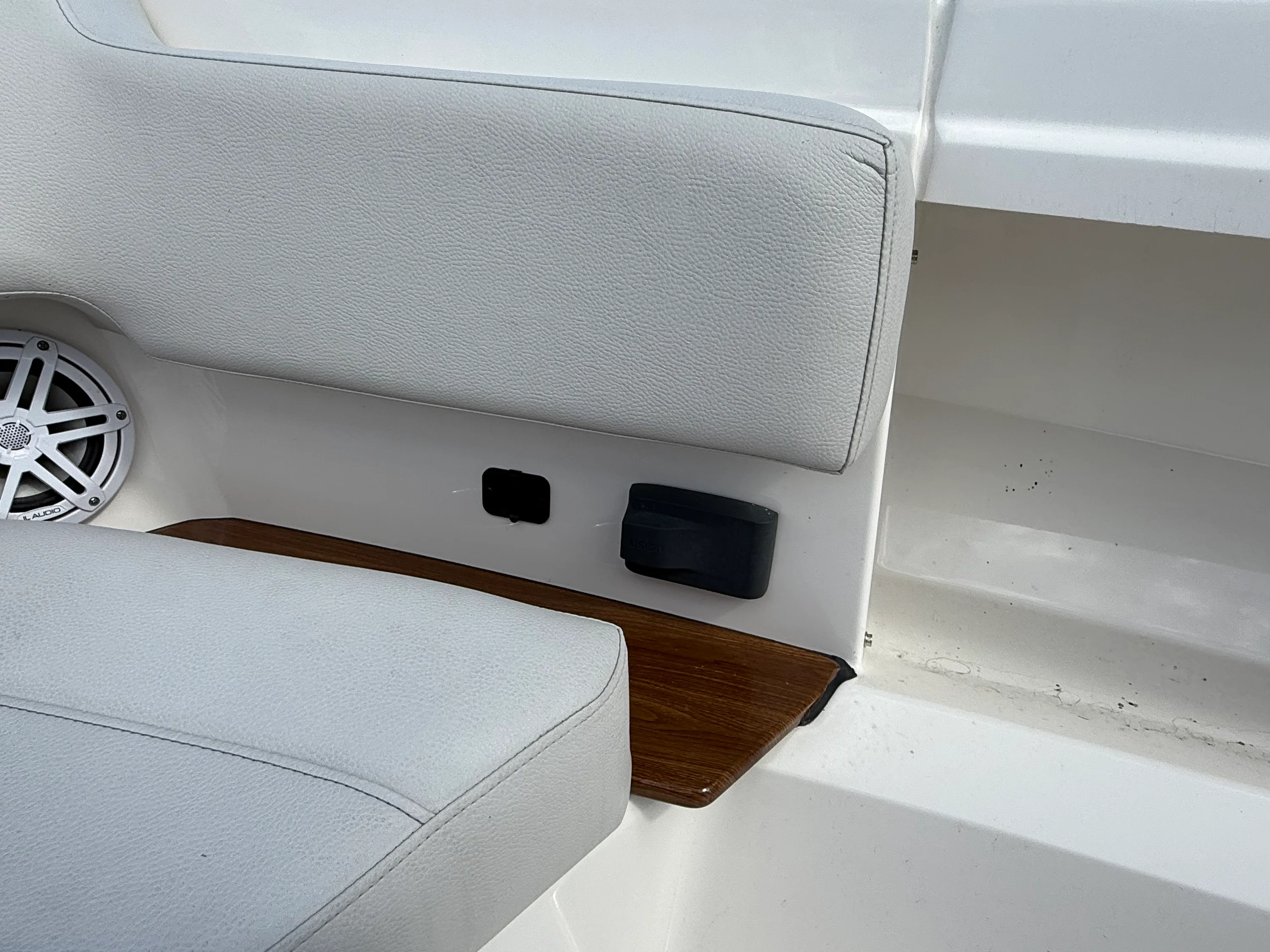 2024 Tiara Yachts 38LS Image Thumbnail #46