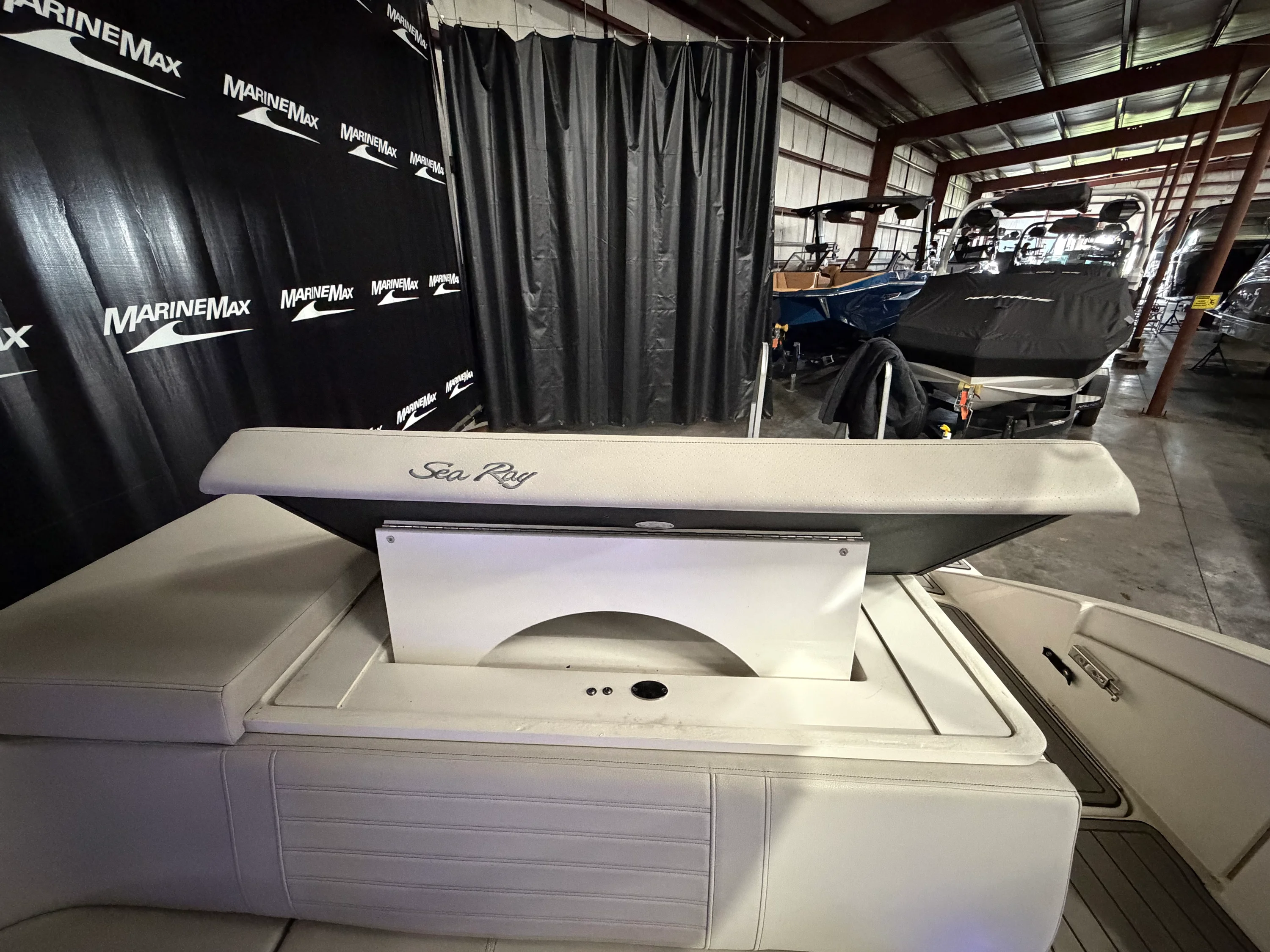 2020 Sea Ray SPX 230 Image Thumbnail #11