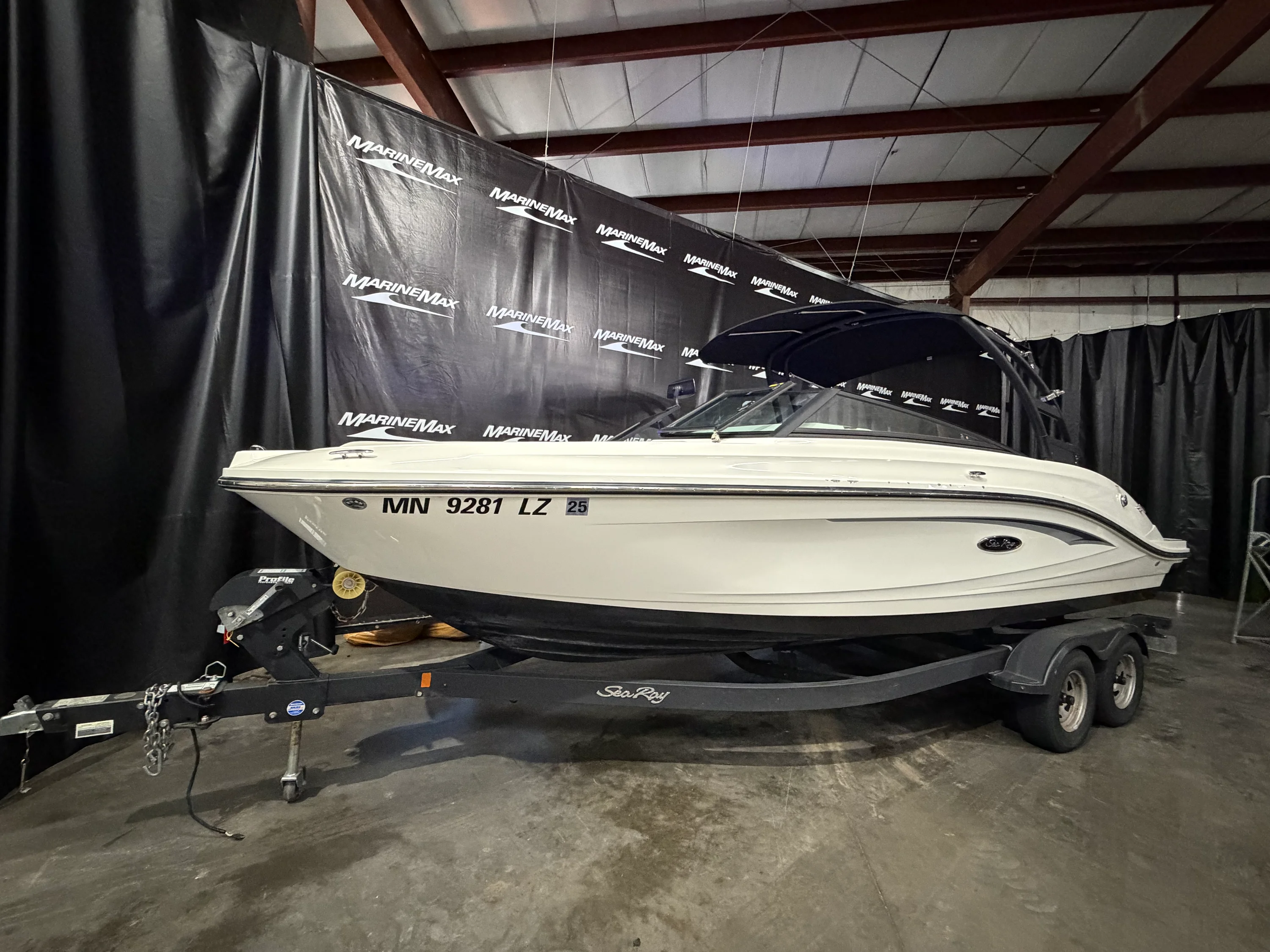 2020 Sea Ray SPX 230 Image Thumbnail #4