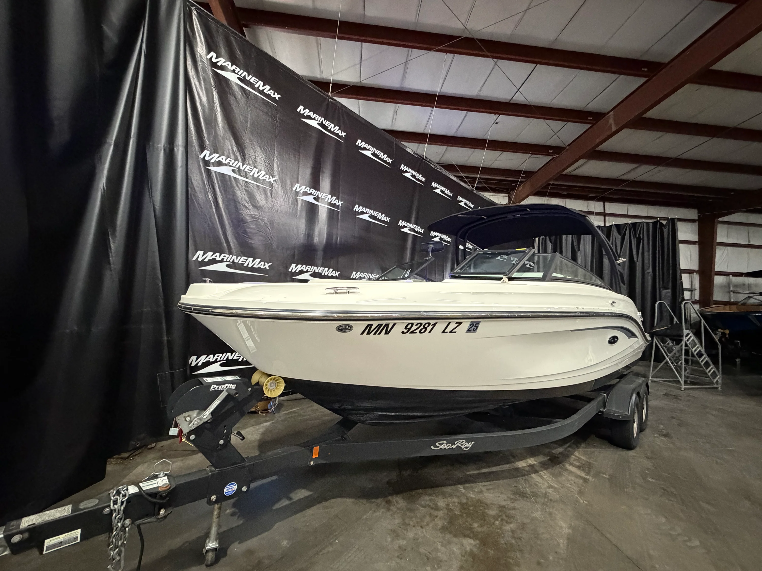 2020 Sea Ray SPX 230 Image Thumbnail #3