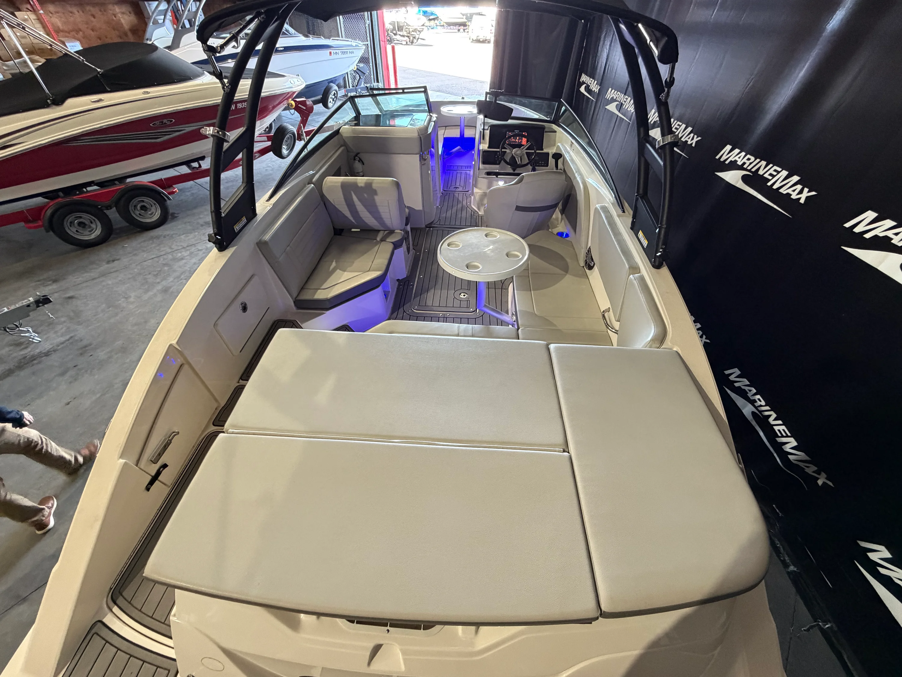 2020 Sea Ray SPX 230 Image Thumbnail #9
