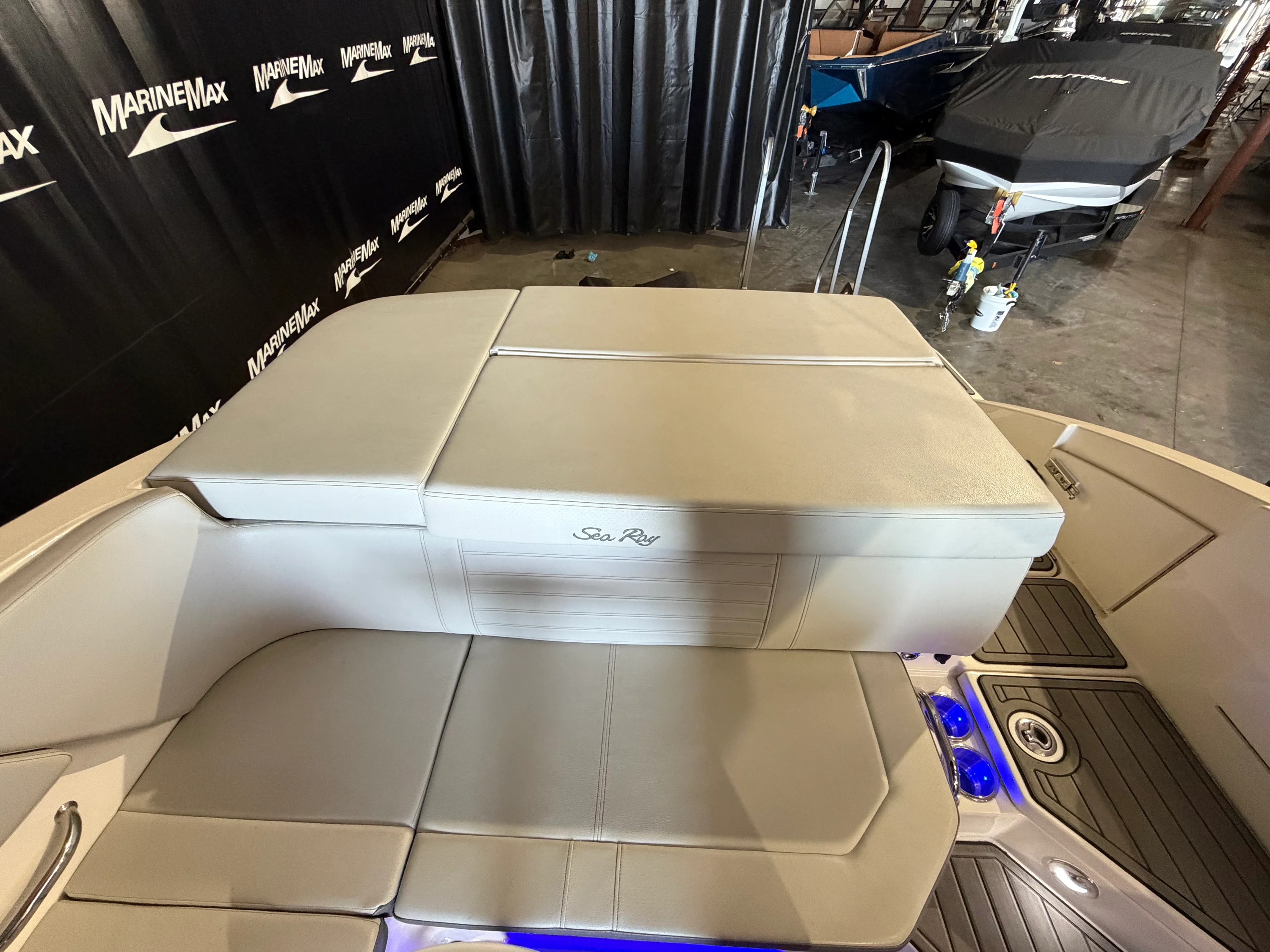 2020 Sea Ray SPX 230 Image Thumbnail #16