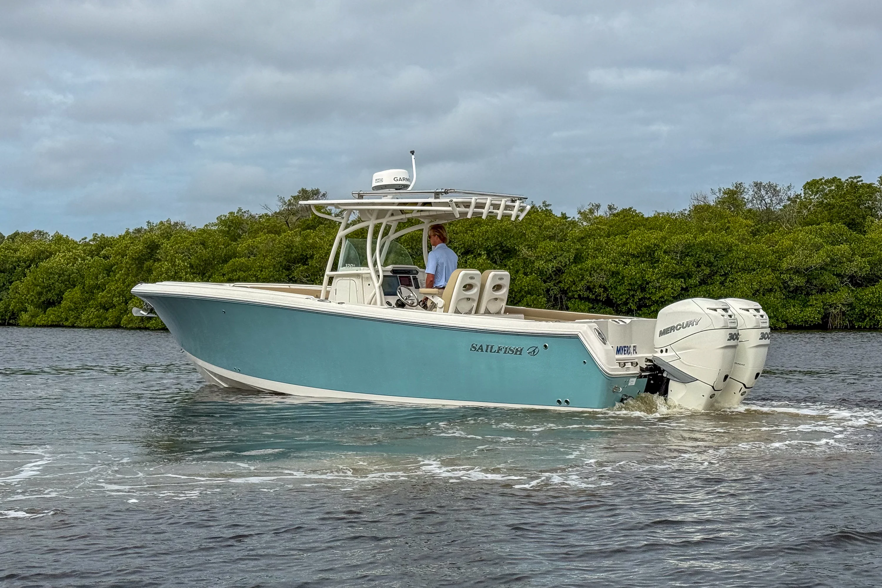 2018 Sailfish 320 CC Image Thumbnail #1