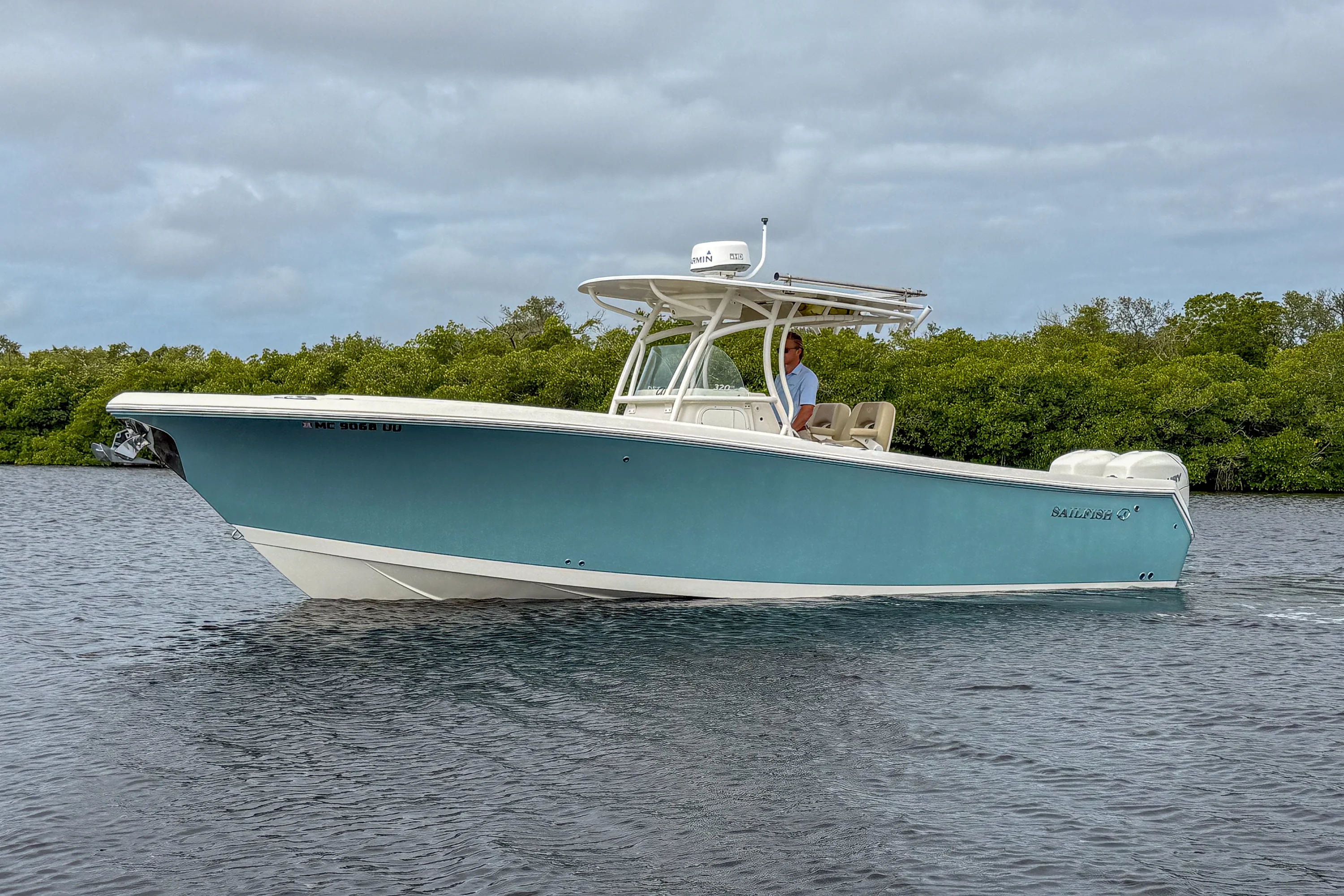 2018 Sailfish 320 CC Image Thumbnail #2