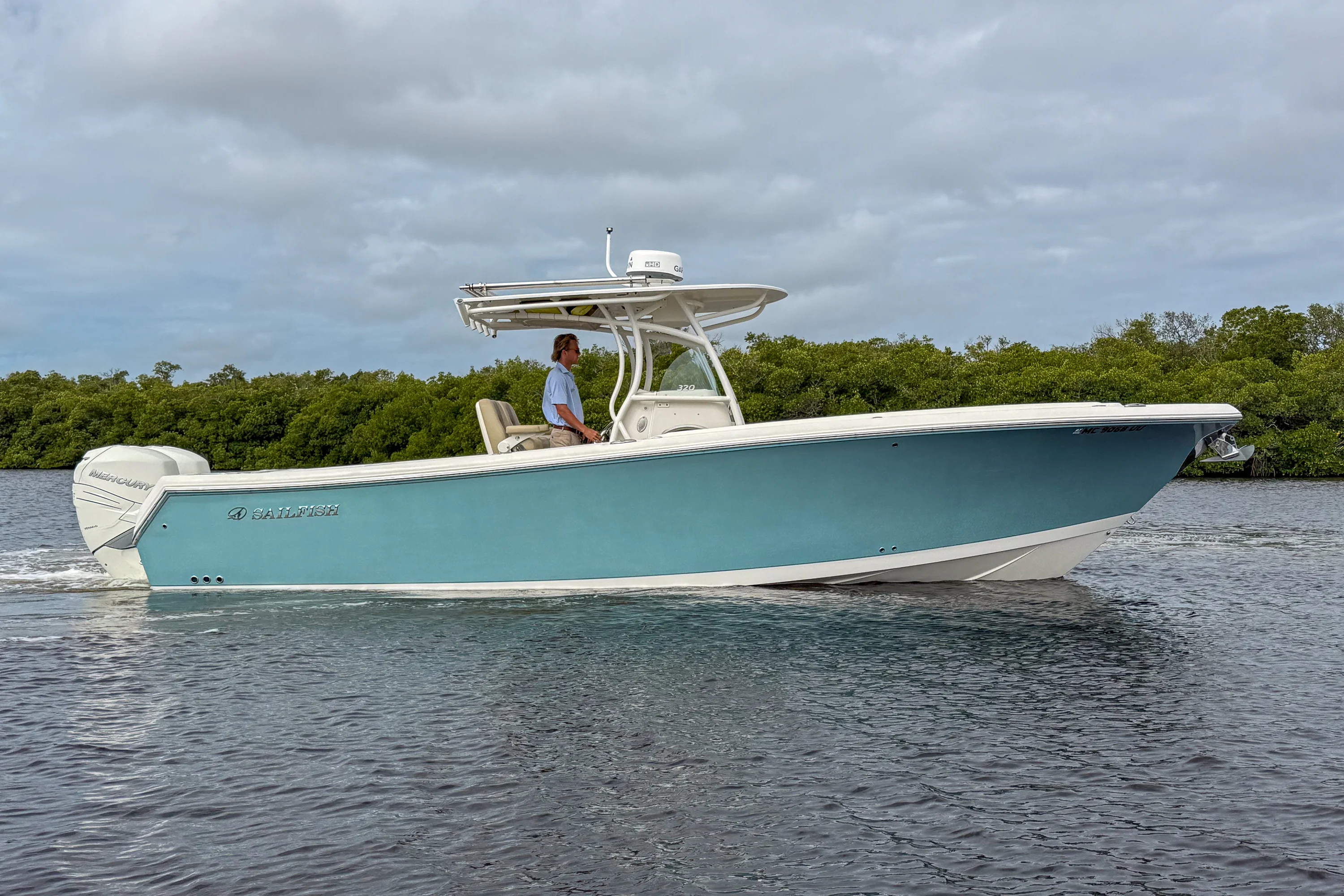 2018 Sailfish 320 CC Image Thumbnail #12