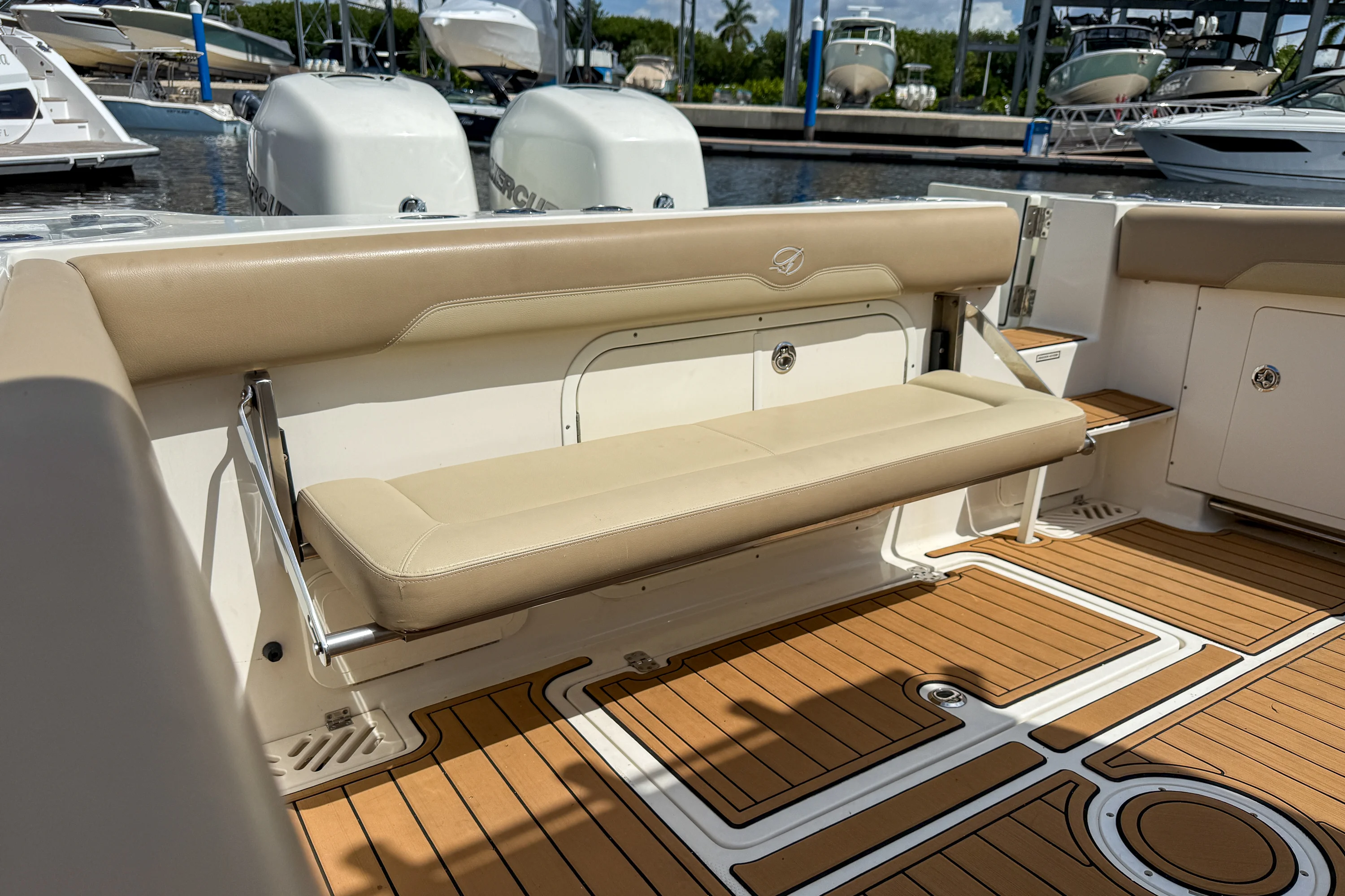 2018 Sailfish 320 CC Image Thumbnail #5
