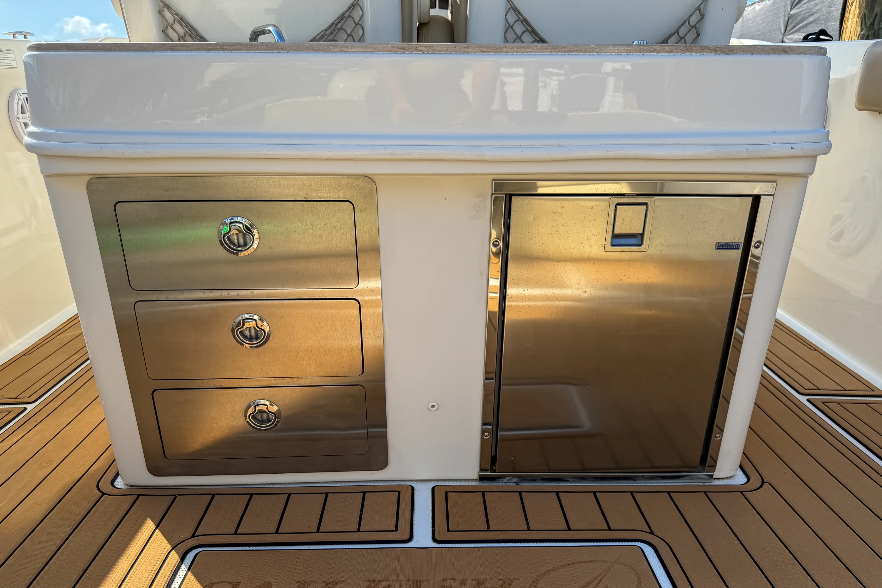 2018 Sailfish 320 CC Image Thumbnail #8
