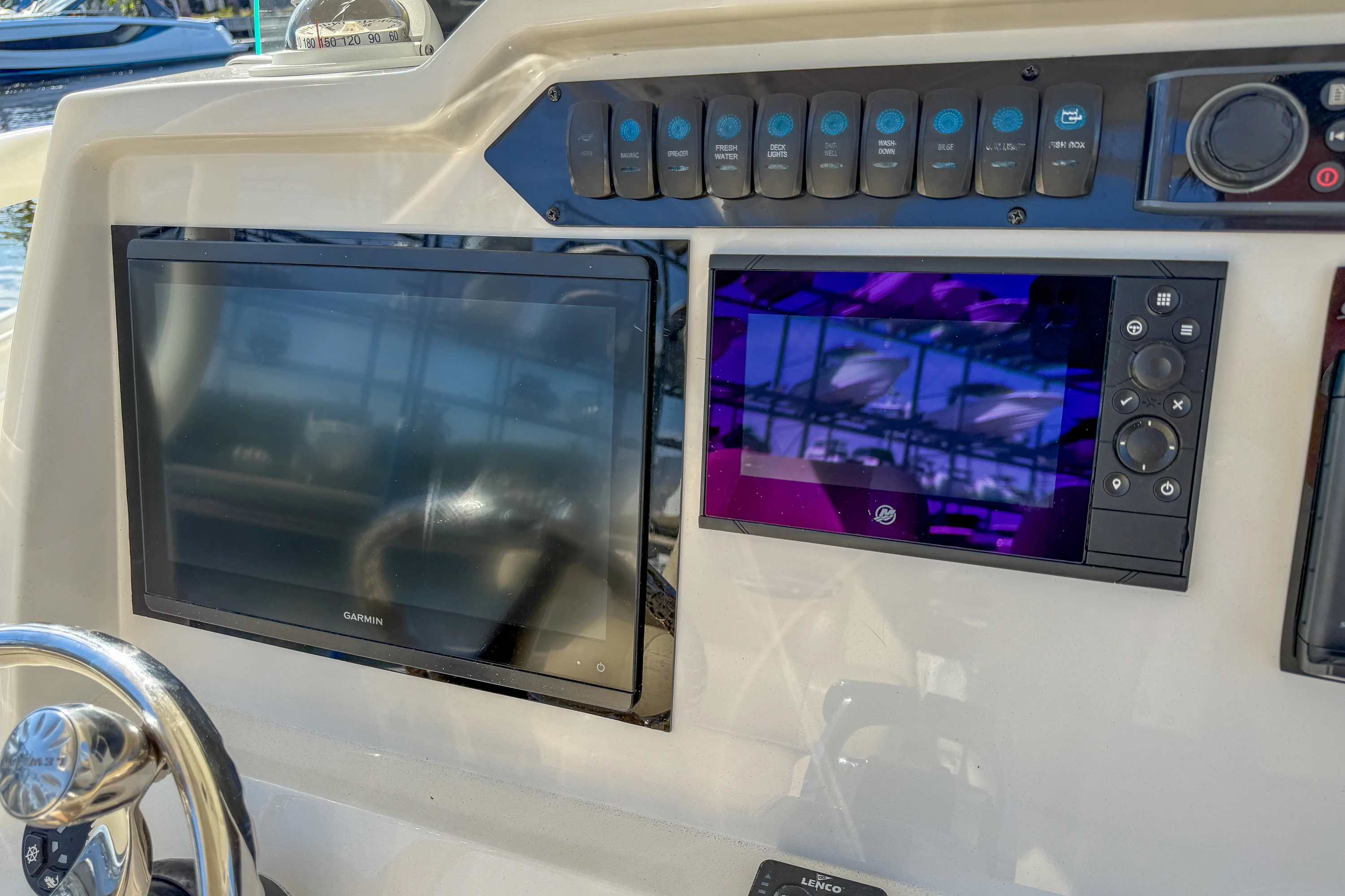 2018 Sailfish 320 CC Image Thumbnail #12