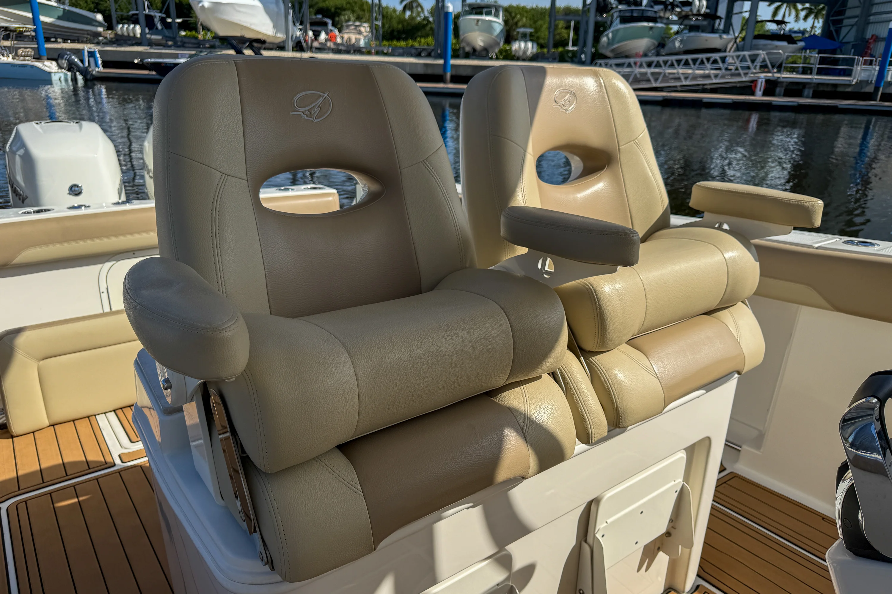 2018 Sailfish 320 CC Image Thumbnail #10