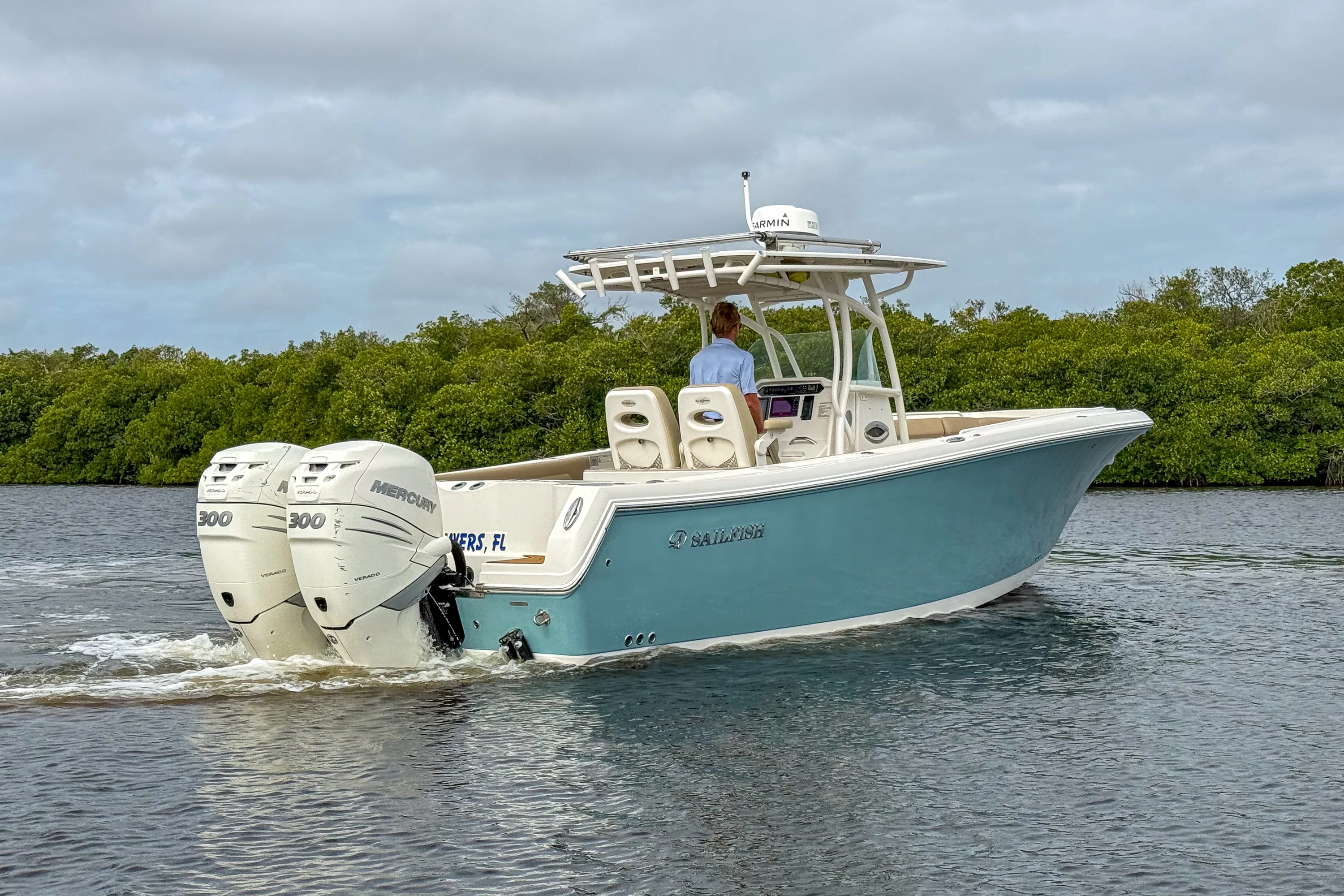 2018 Sailfish 320 CC Image Thumbnail #3
