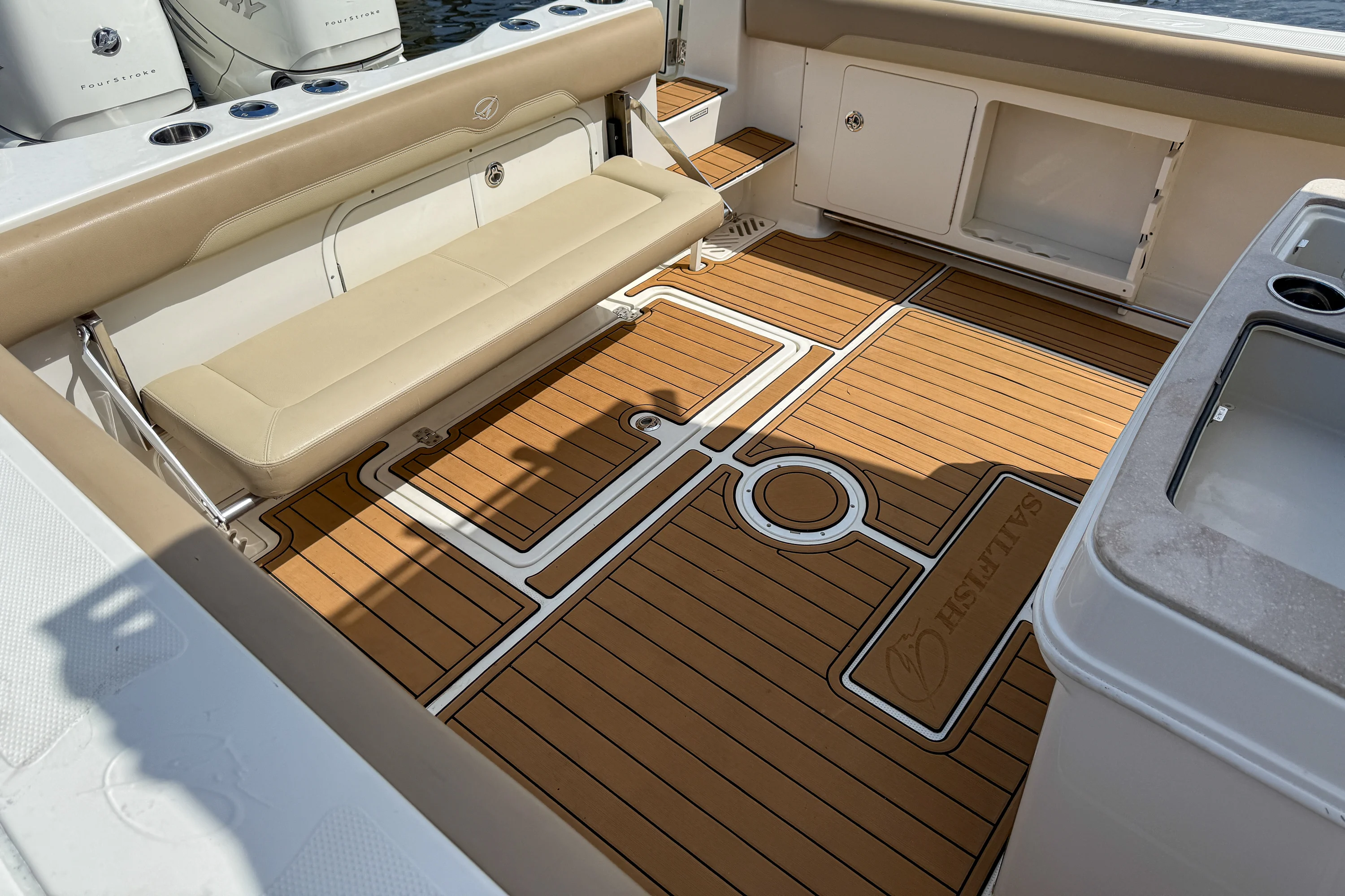 2018 Sailfish 320 CC Image Thumbnail #6
