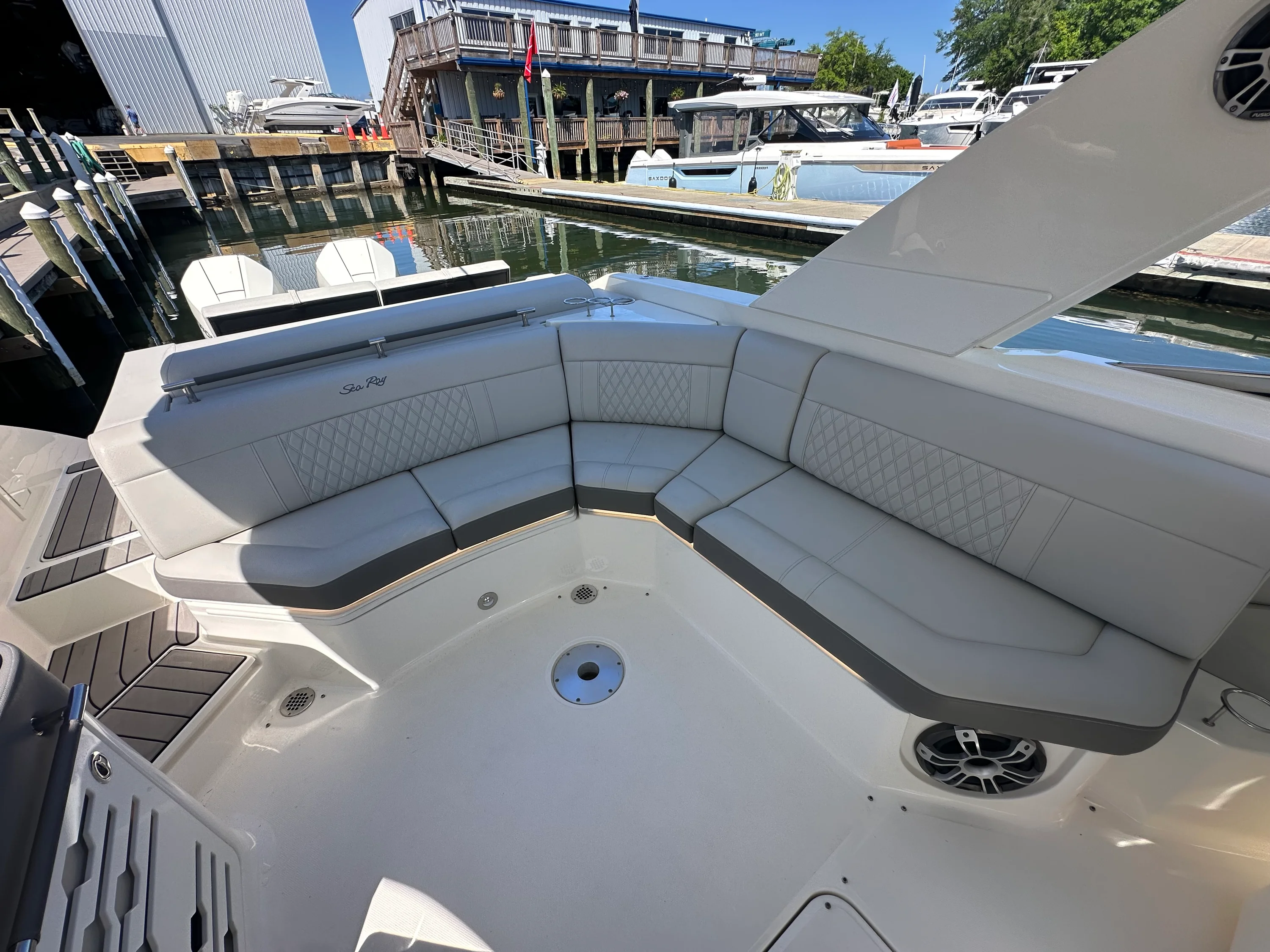 2023 Sea Ray 310 SLX OB Image Thumbnail #12