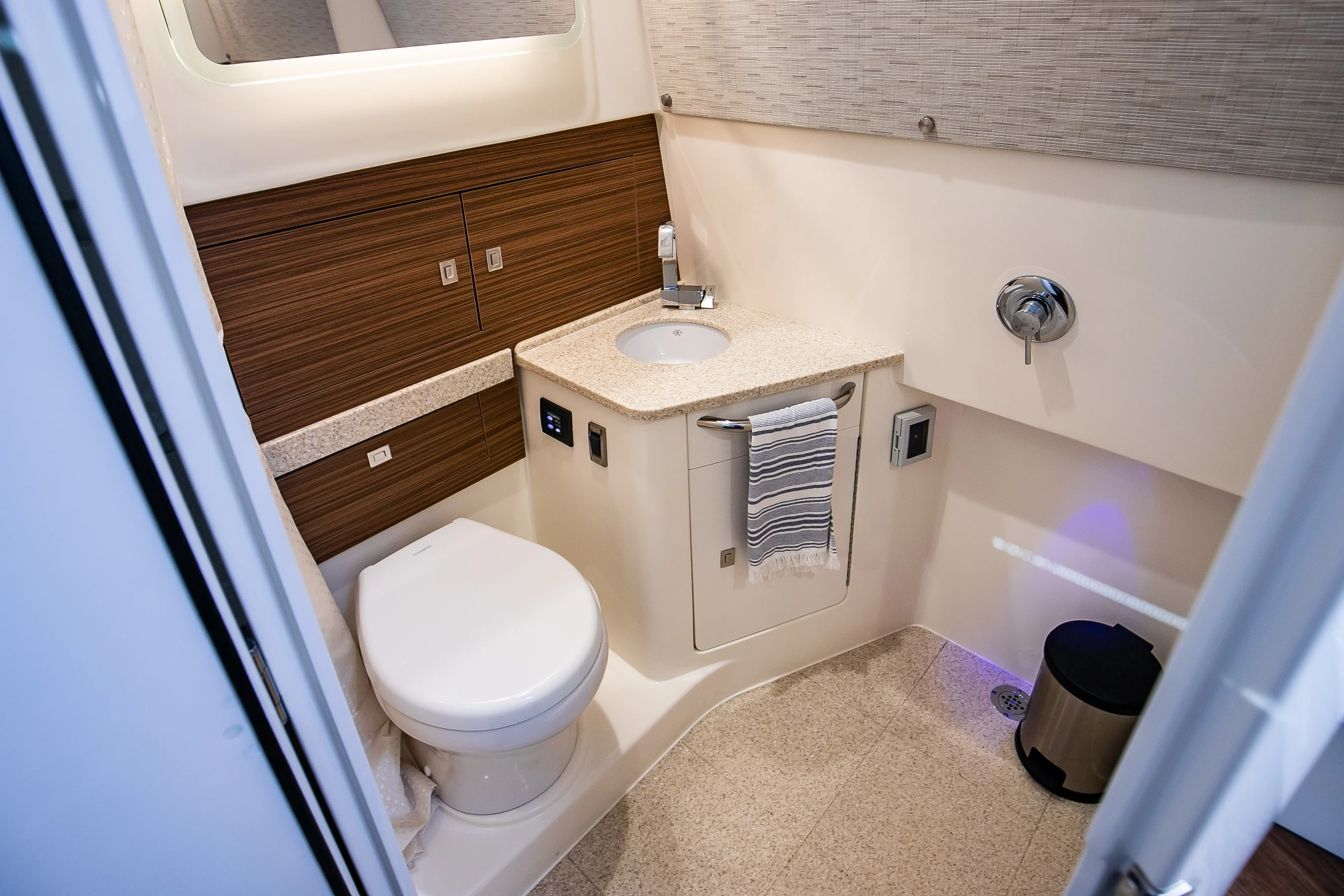 2024 Boston Whaler 420 Outrage Image Thumbnail #94