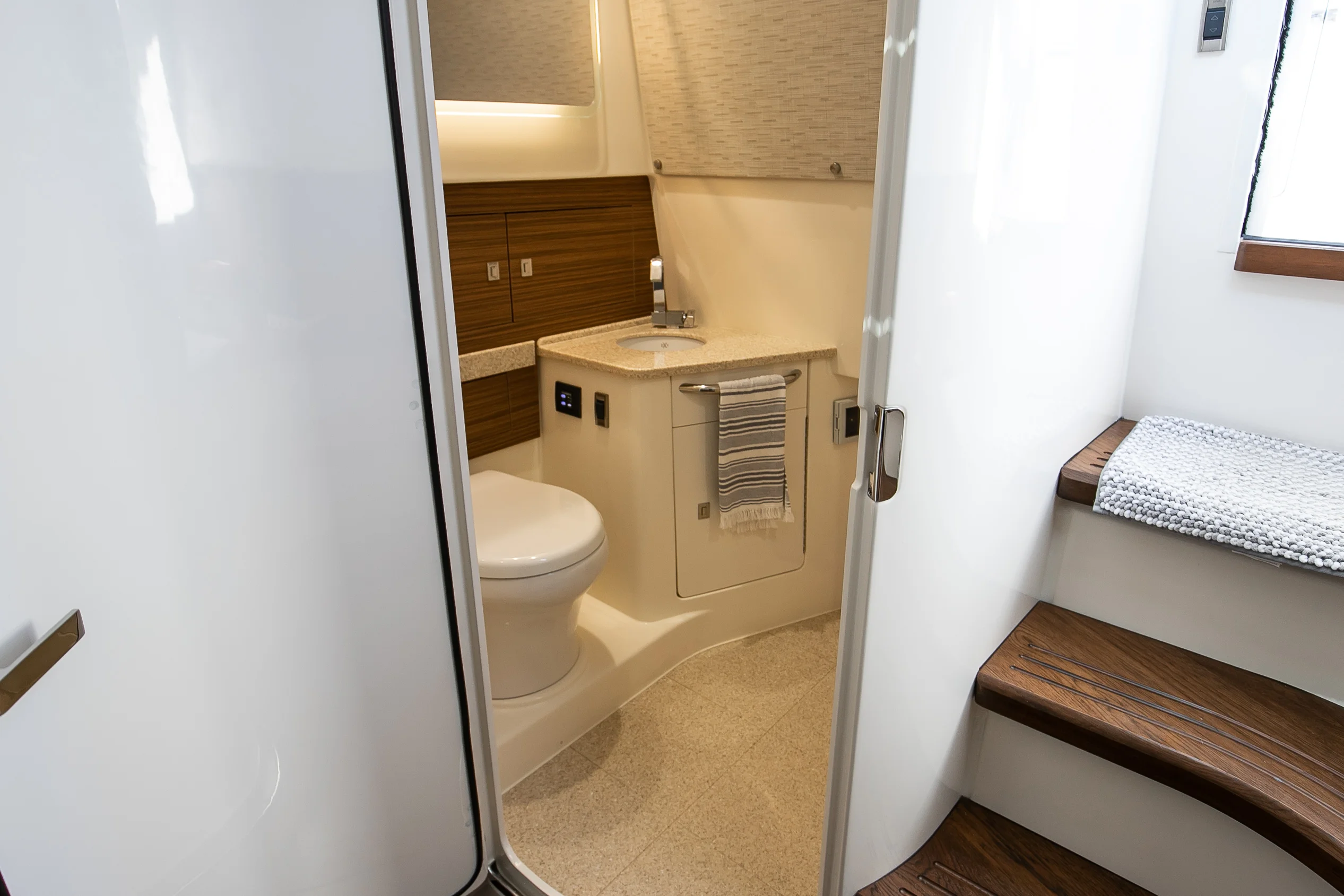 2024 Boston Whaler 420 Outrage Image Thumbnail #93