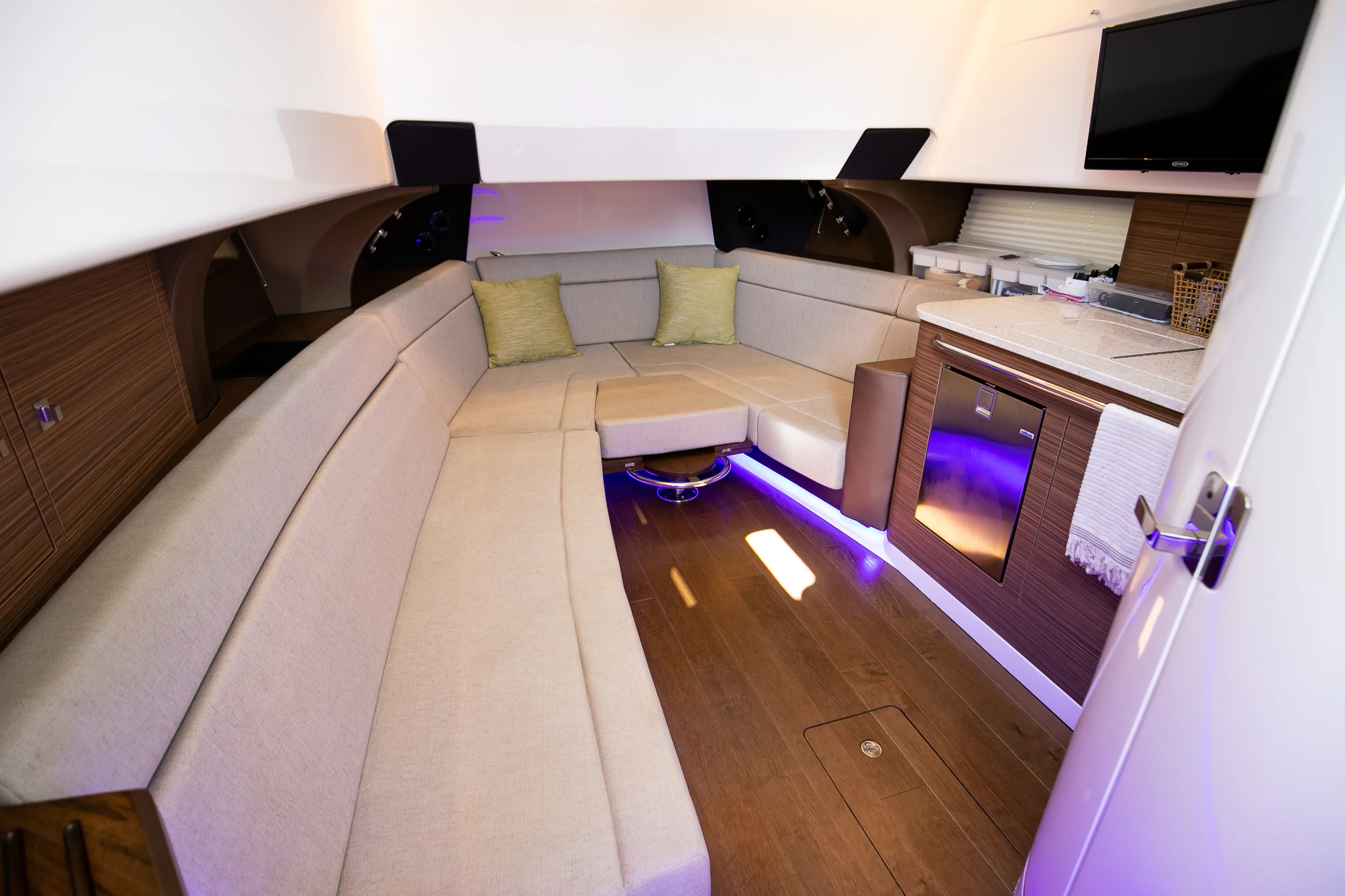 2024 Boston Whaler 420 Outrage Image Thumbnail #85