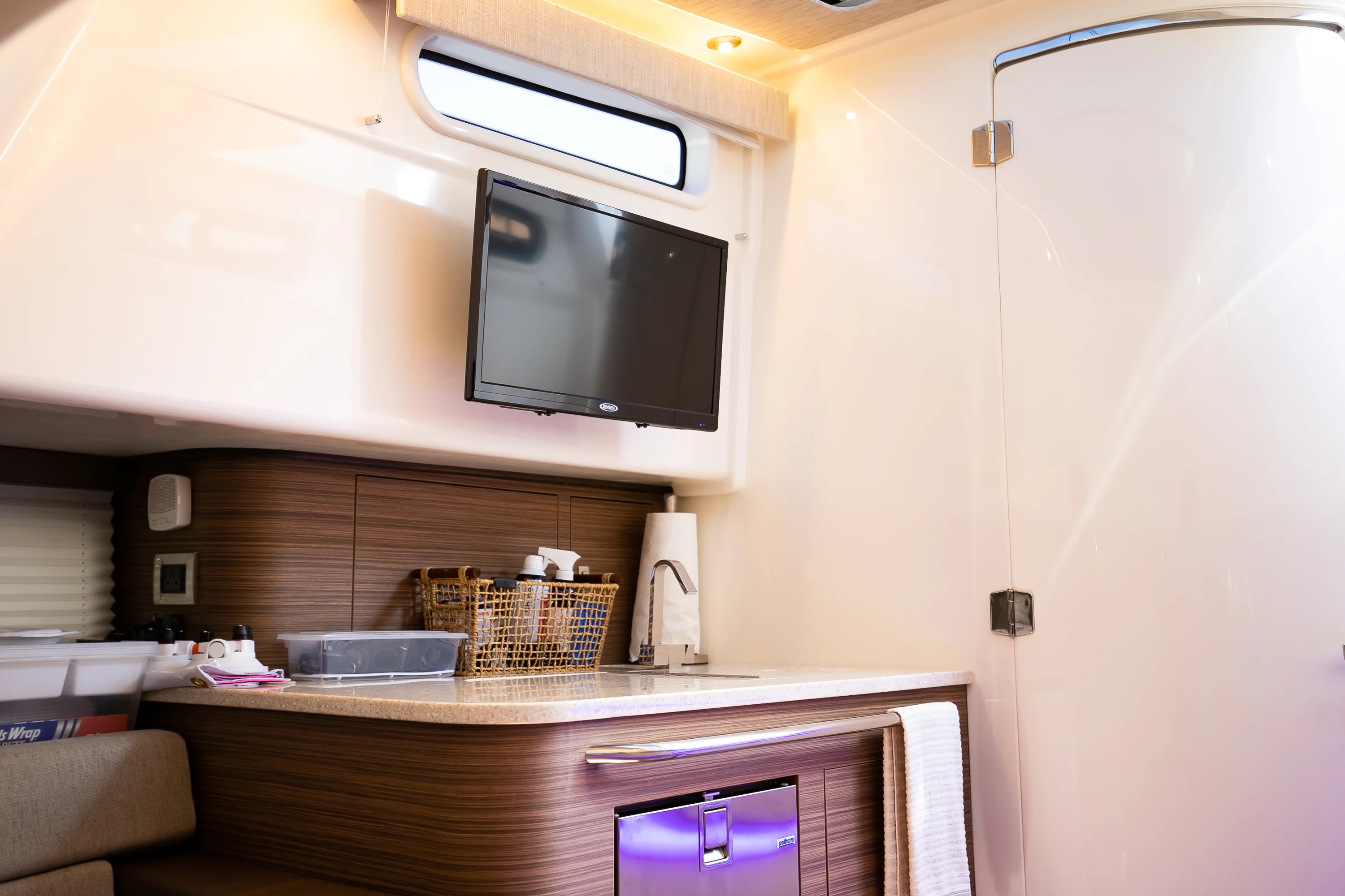 2024 Boston Whaler 420 Outrage Image Thumbnail #91